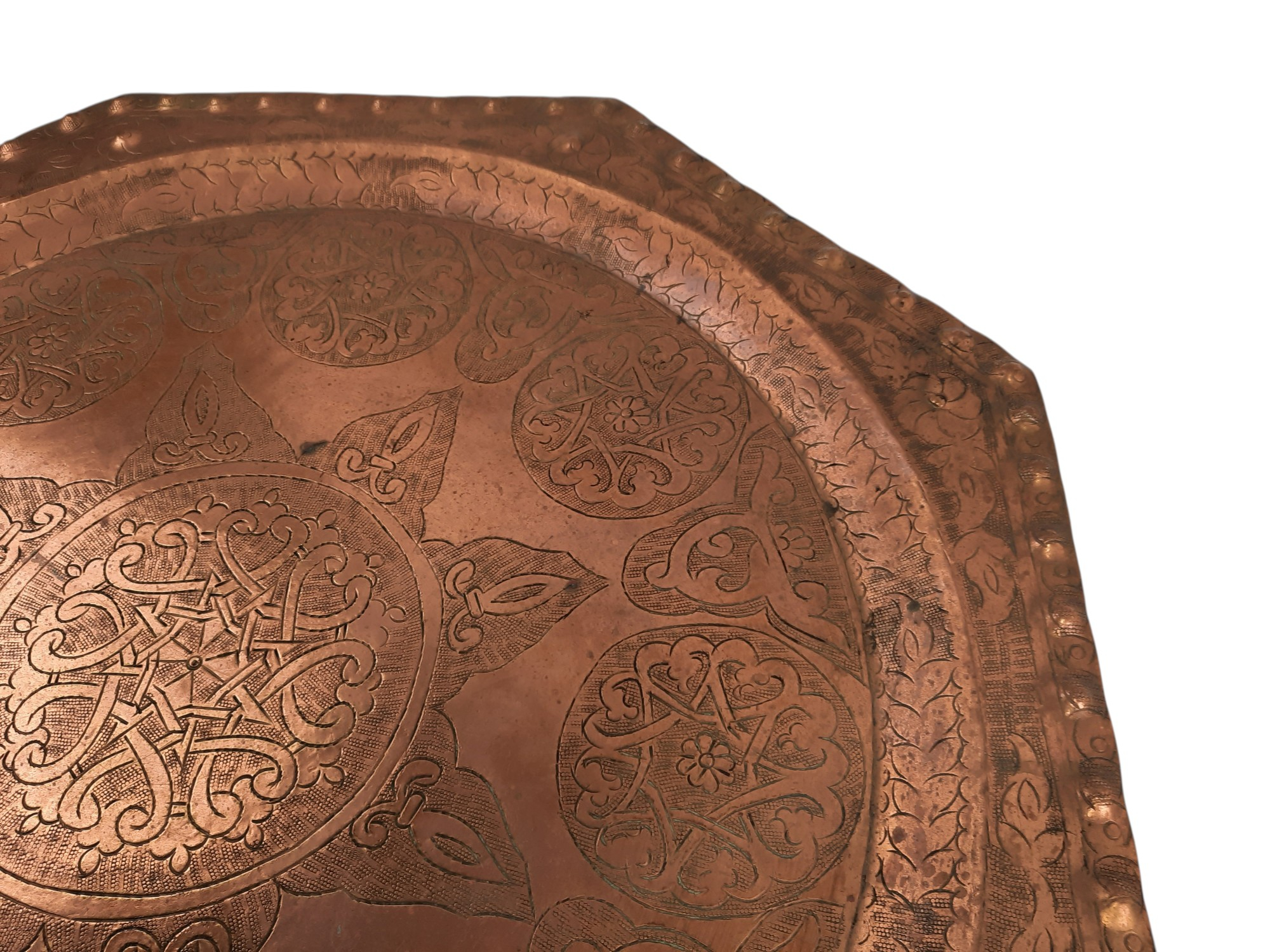 Voir photo 3 de Grand Plateau artisanat marocain en laiton Grand Plateau artisanat marocain en laiton Bon état - Vue 3 -
