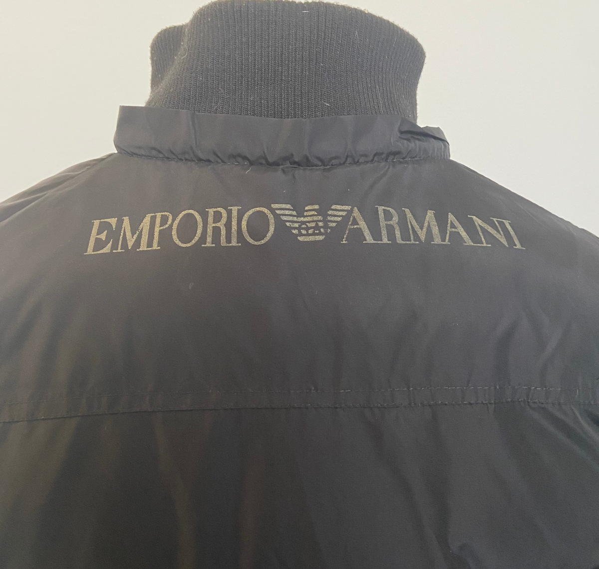 Voir photo 5 de Doudoune Emporio Armani T.XL Doudoune Emporio Armani T.XL Bon état - Vue 5 -