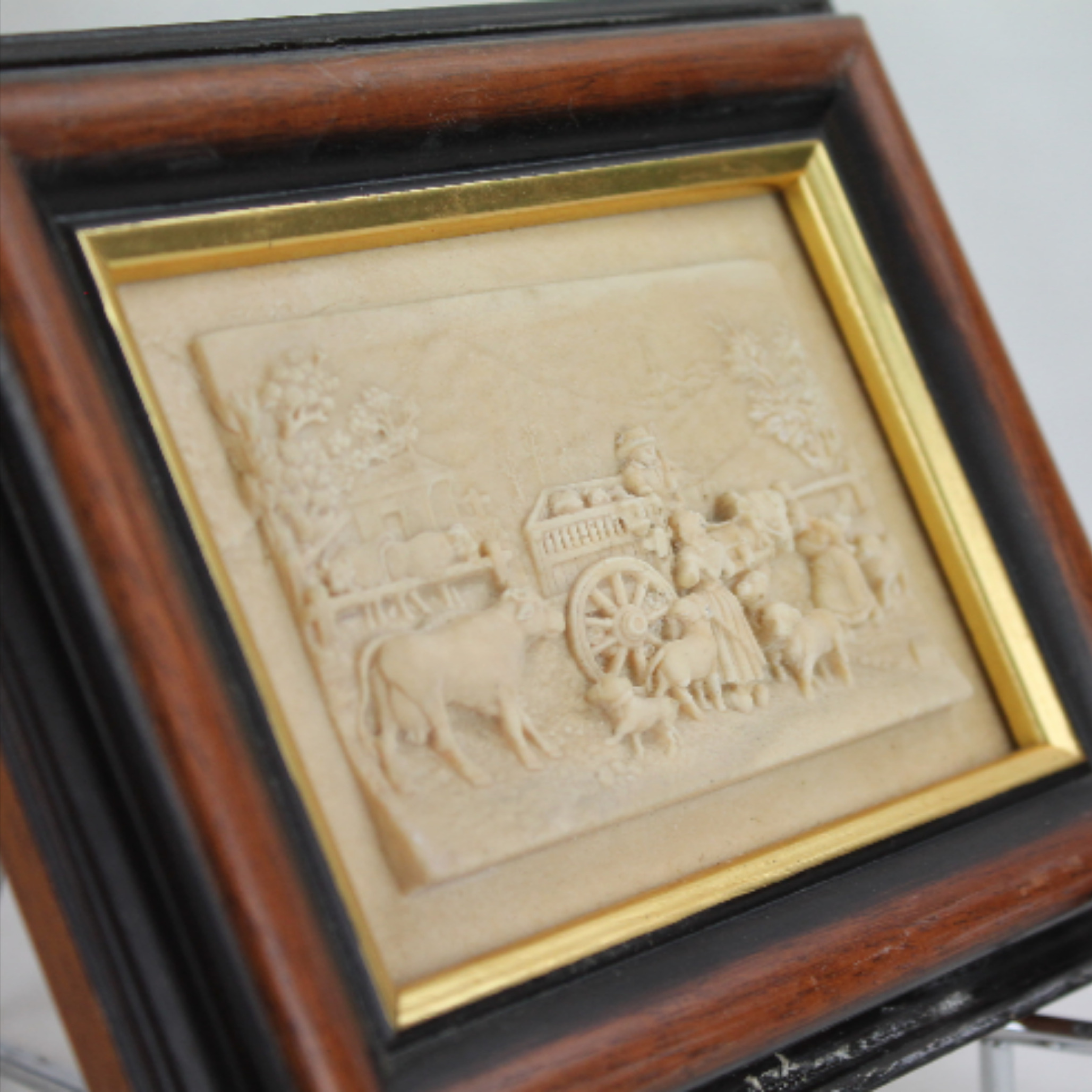 Bas relief - Fontaine pétrifiante - Calcaire - Photo 2