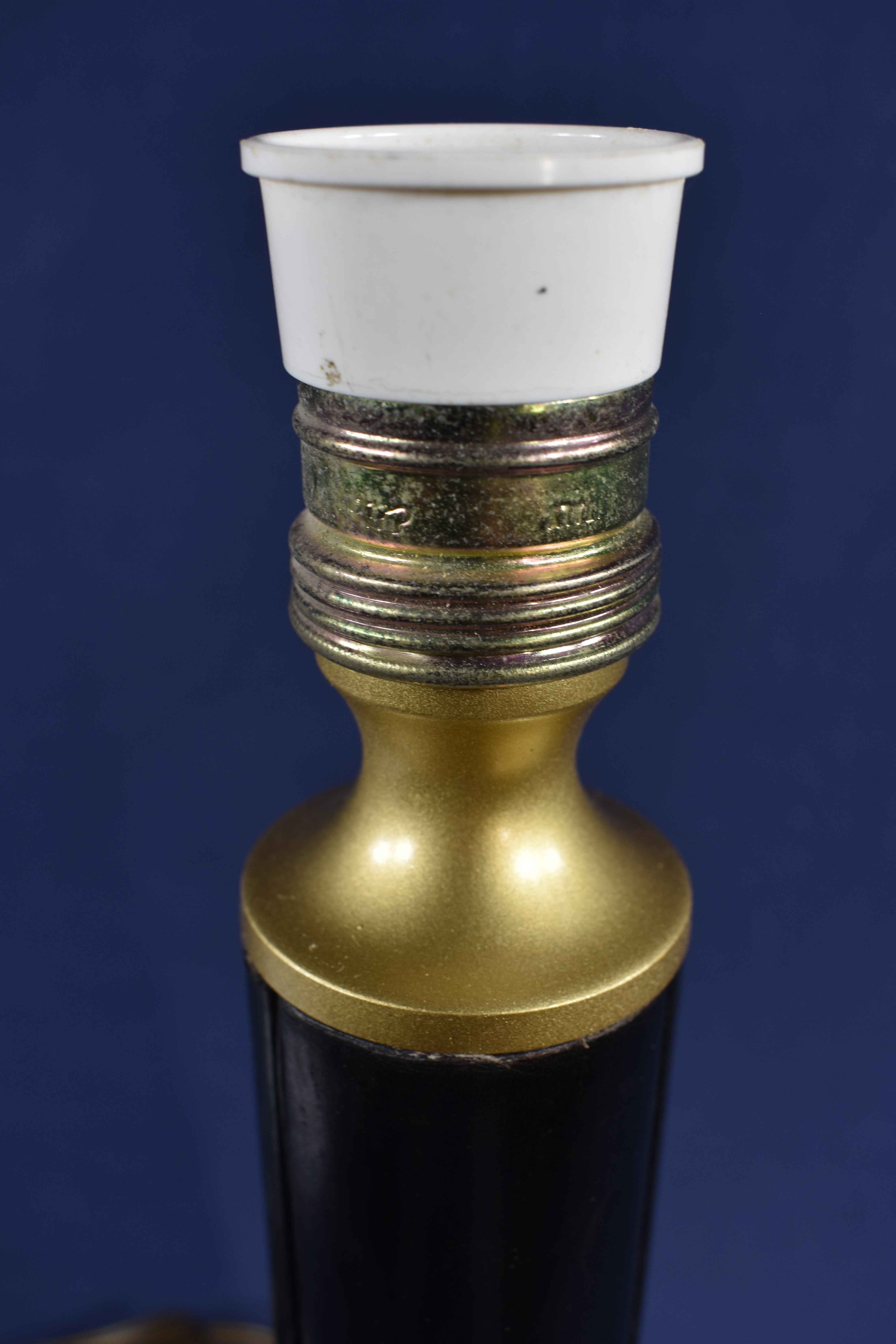Pied de lampe cylindrique gainé de cuir 