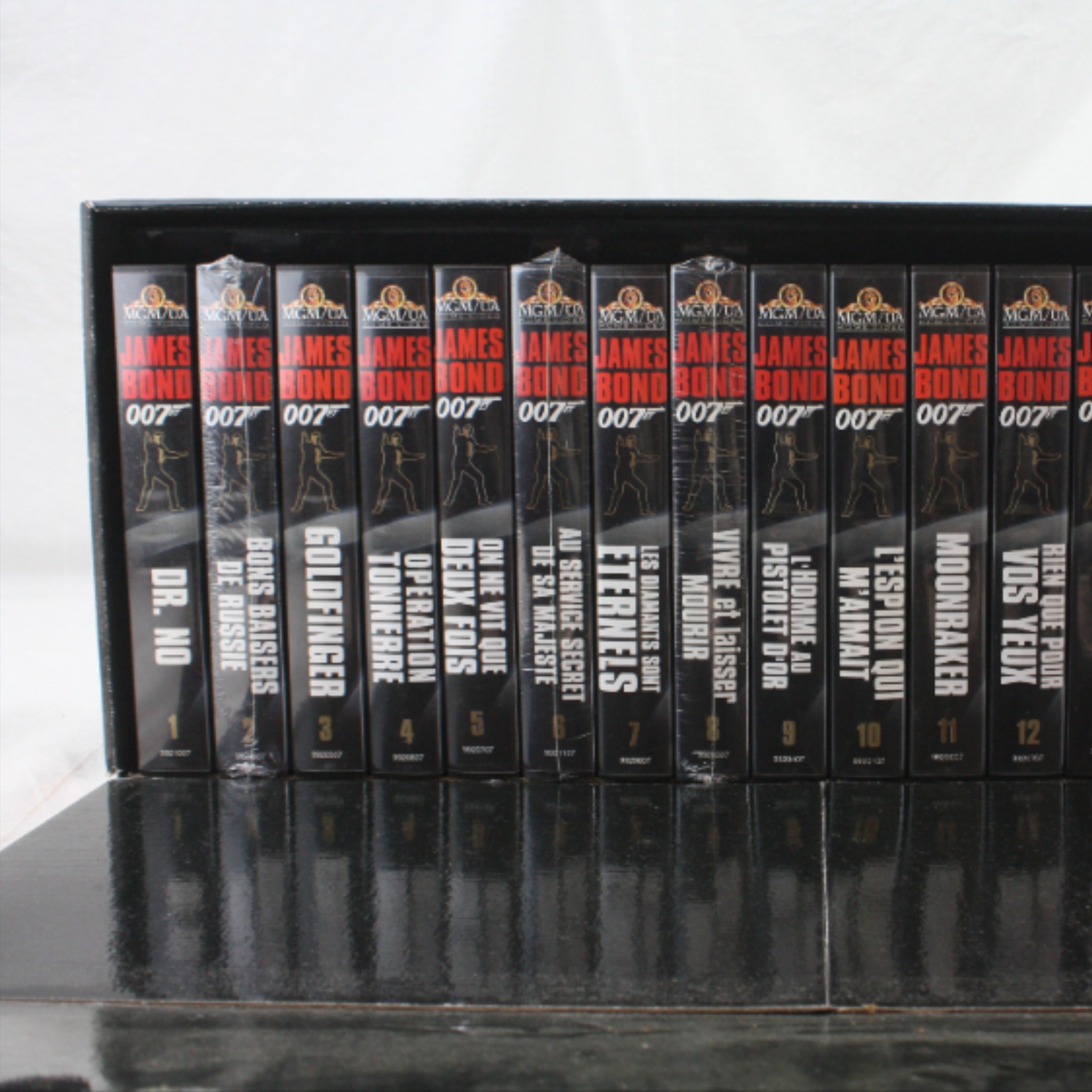Coffret collection gold James bond CASSETTES - Photo 3