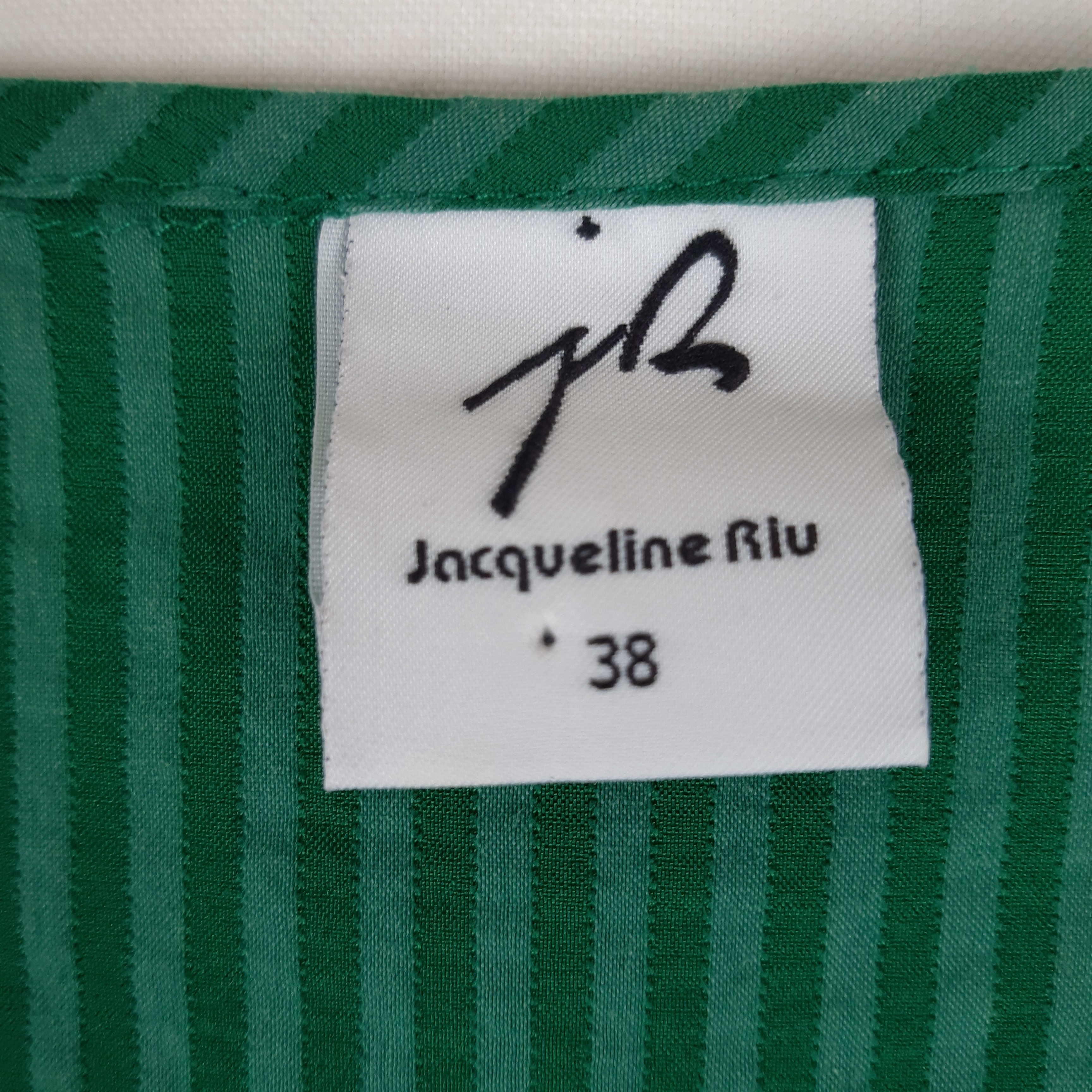 Jacqueline Riu - Robe rayée verte -Taille 38 mesures Carrure= 40 cm Poitrine=40 Hanches= 36 Bassin= 39 Très bon état - Vue 5 - 