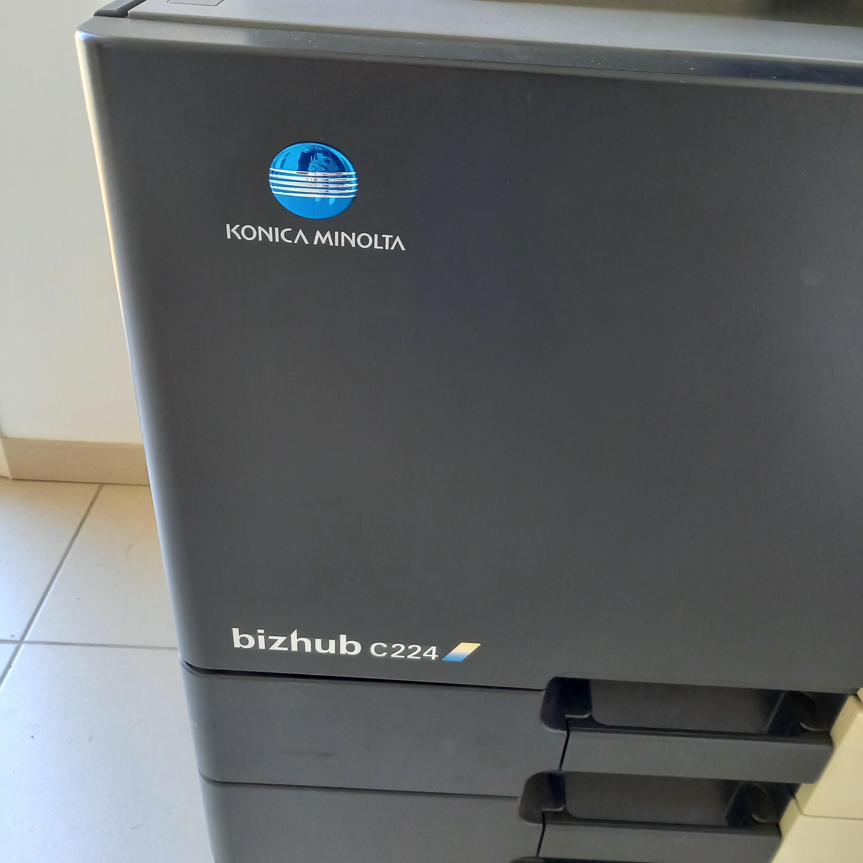 Voir photo 4 de Konica Minolta bizhub C224, 284, 364e - Copieur, Imprimante, Scanner Konica Minolta bizhub C224, 284, 364e - Copieur, Imprimante, Scanner Bon état - Vue 4 -