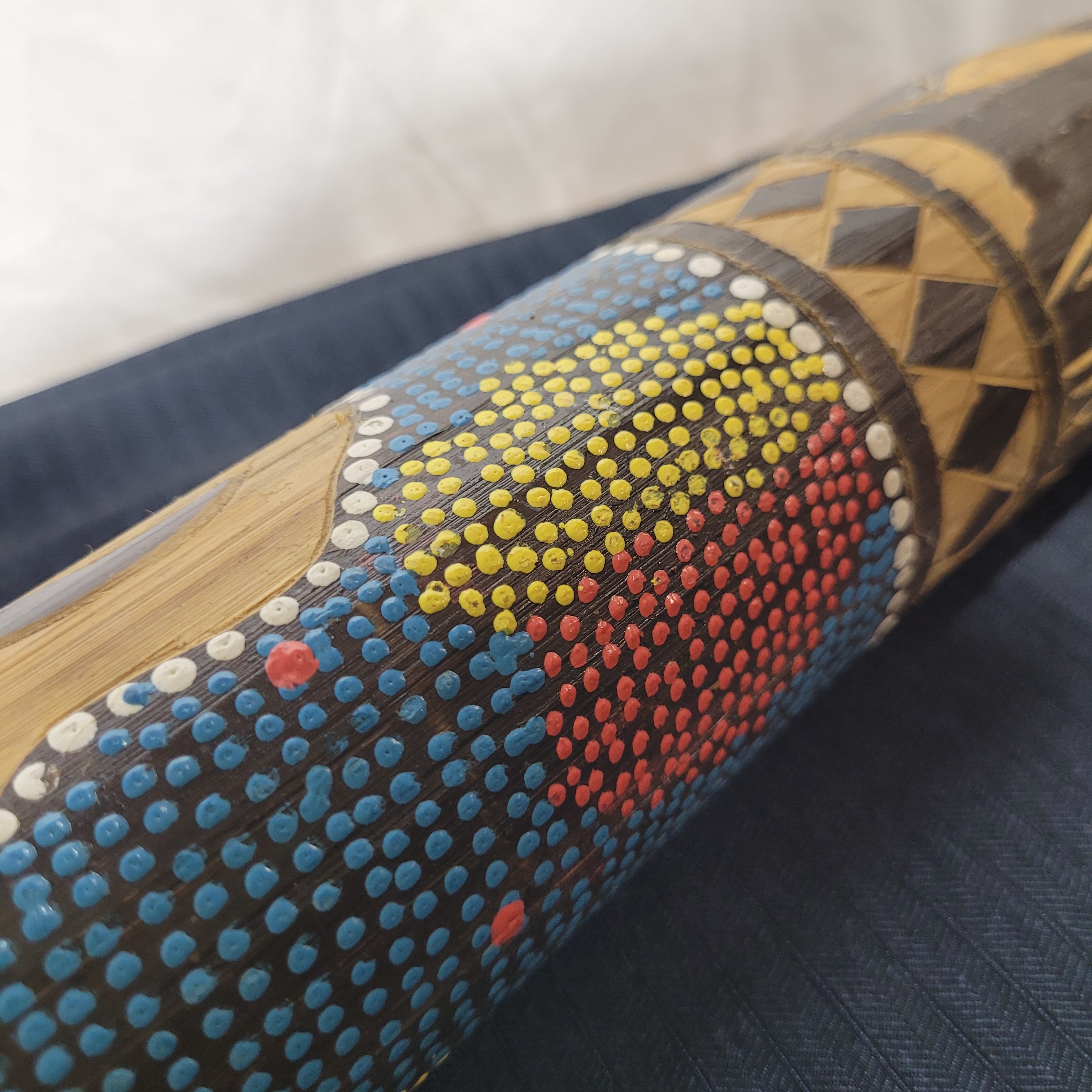 Grand didgeridoo aborigène en bois peint - 117 cm  - Vue 5 - 