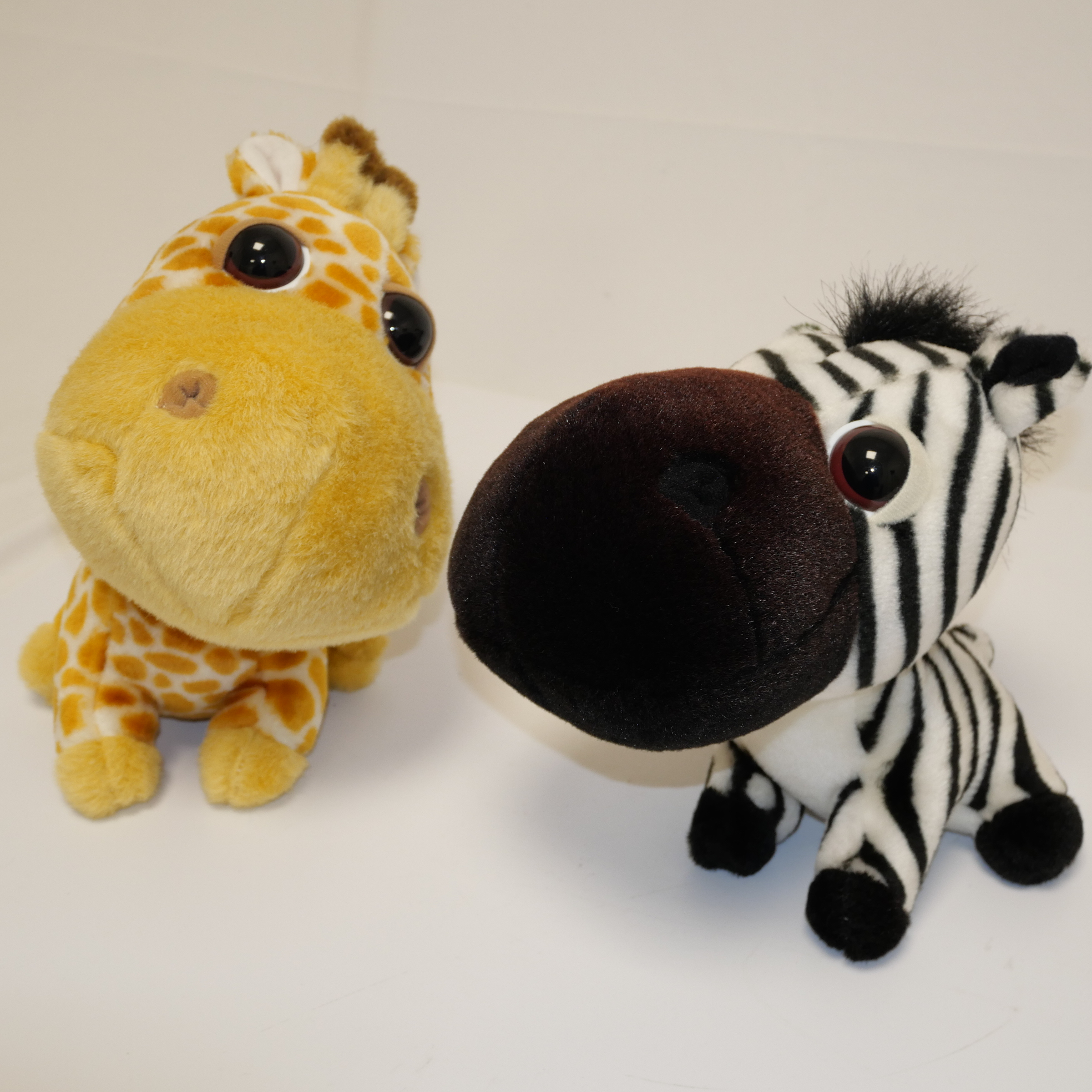 Voir photo 2 de Peluches Big Headz Girafe et Zèbre Peluches Big Headz Girafe et Zèbre Bon état - Vue 2 -