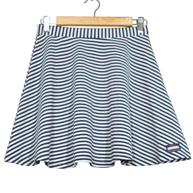 ◼◻ Graphique et Tendance – Jupe Courte Rayée Superdry TXS ◼◻ - Photo 0
