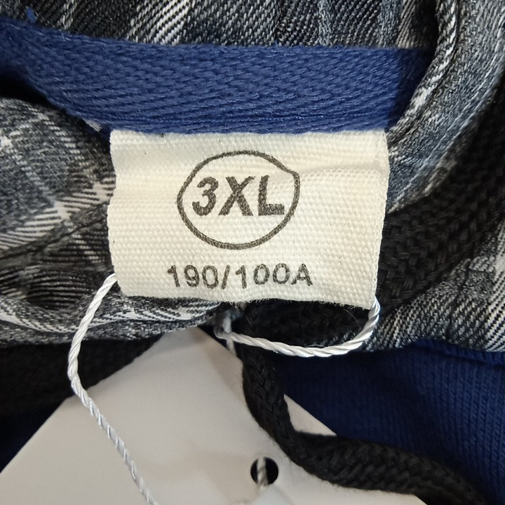Sweat à capuche multicolore " FASHION" taille 3XL Comme neuf - Vue 6 - 