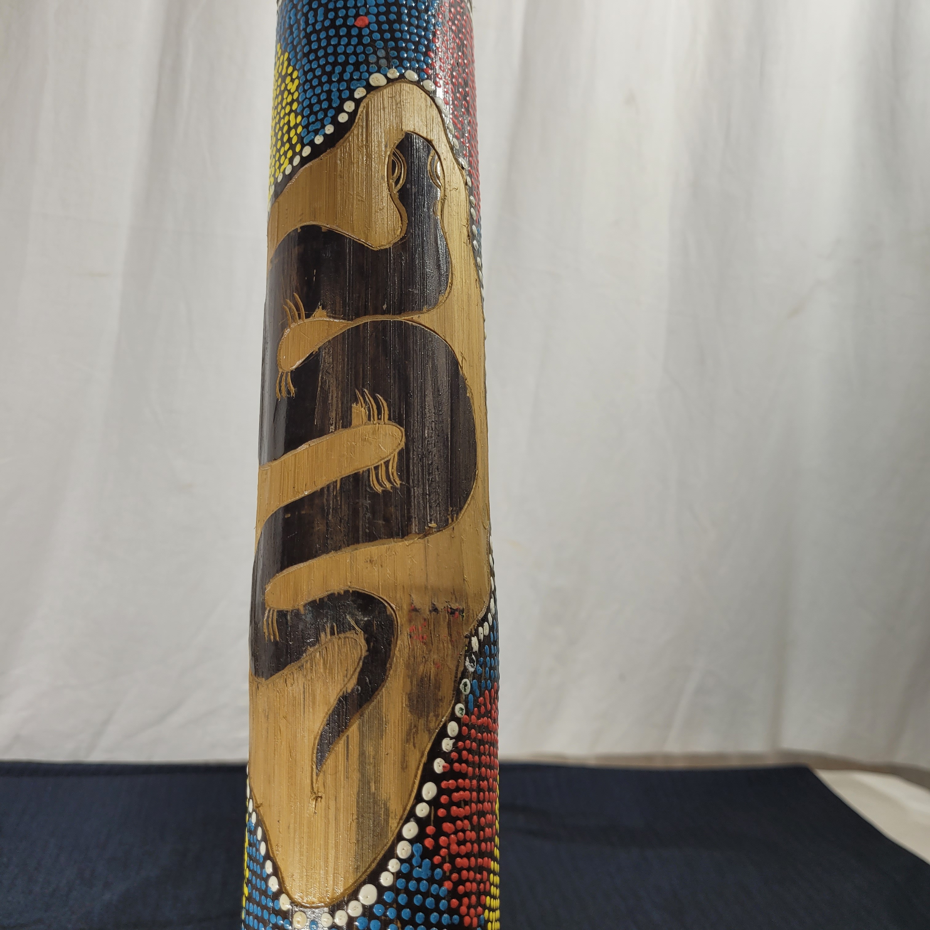 Grand didgeridoo aborigène en bois peint - 117 cm  - Vue 3 - 