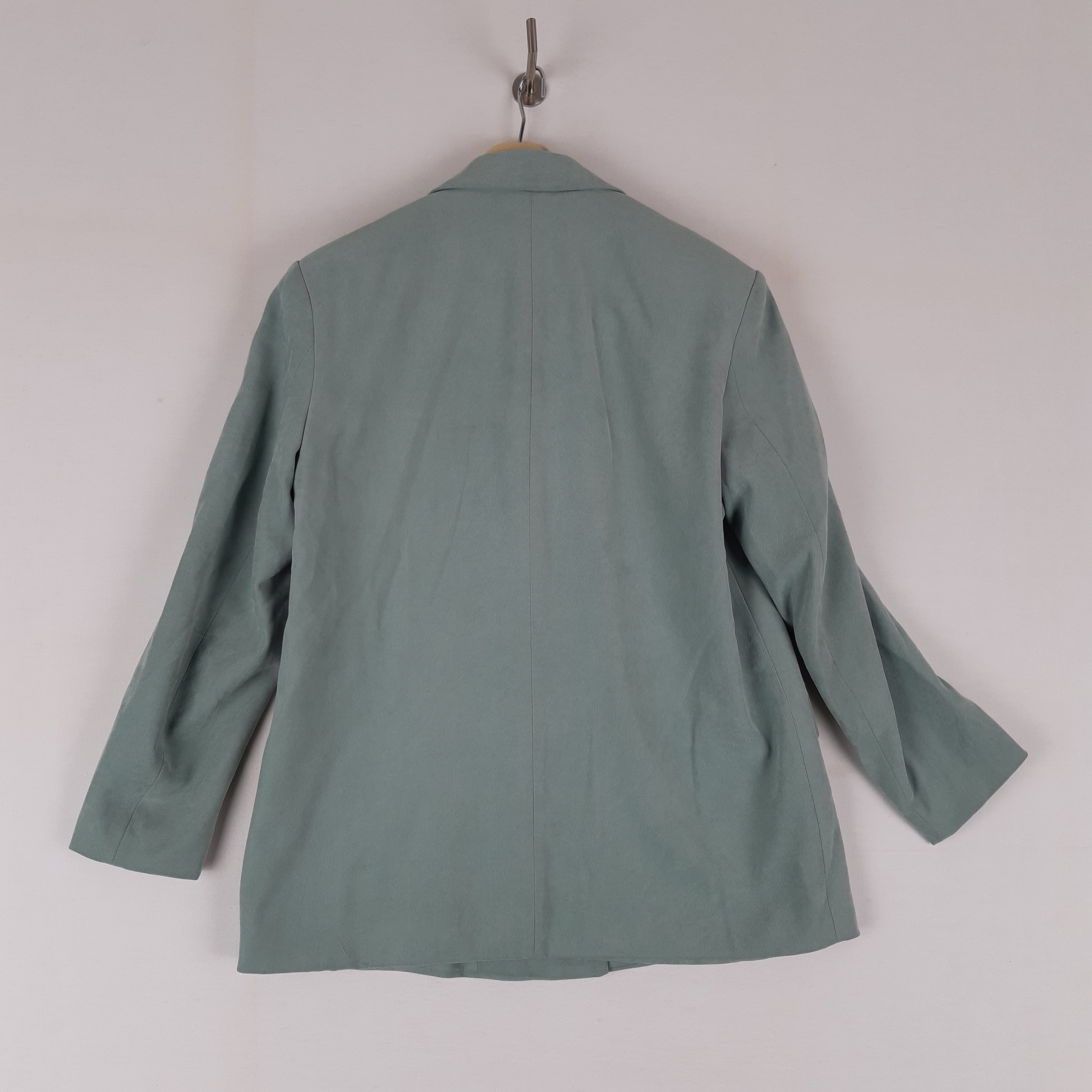 Voir photo 4 de Zara - Blazer effet daim vert sauge - Taille S mesures Carrure= 45 cm Poitrine= 51 Longueur= 72 cm Zara - Blazer effet daim vert sauge - Taille S mesures Carrure= 45 cm Poitrine= 51 Longueur= 72 cm Très bon état - Vue 4 -