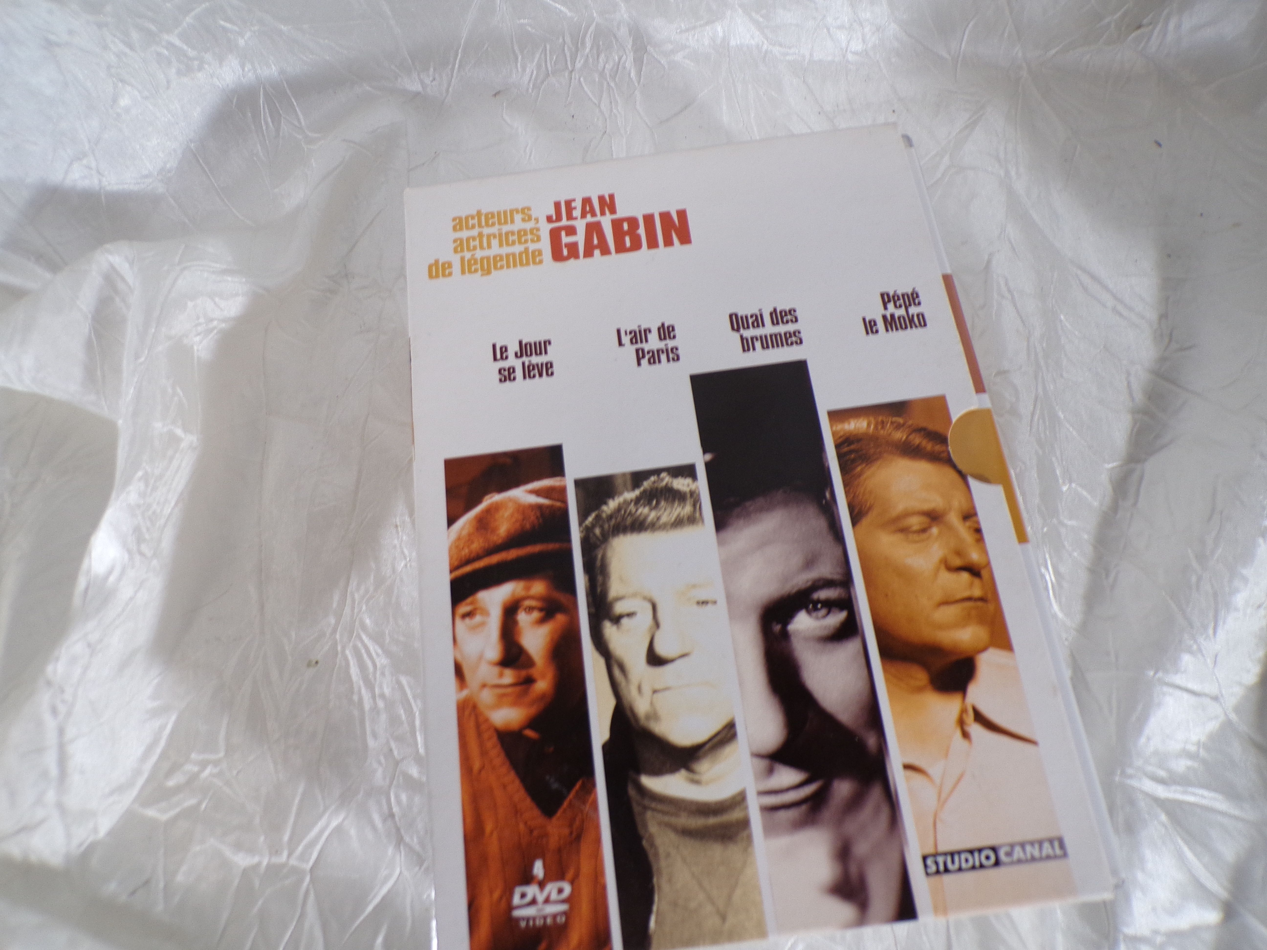 Voir photo 2 de Coffret DVD Jean Gabin "4 films classiques" Coffret DVD Jean Gabin "4 films classiques" Très bon état - Vue 2 -