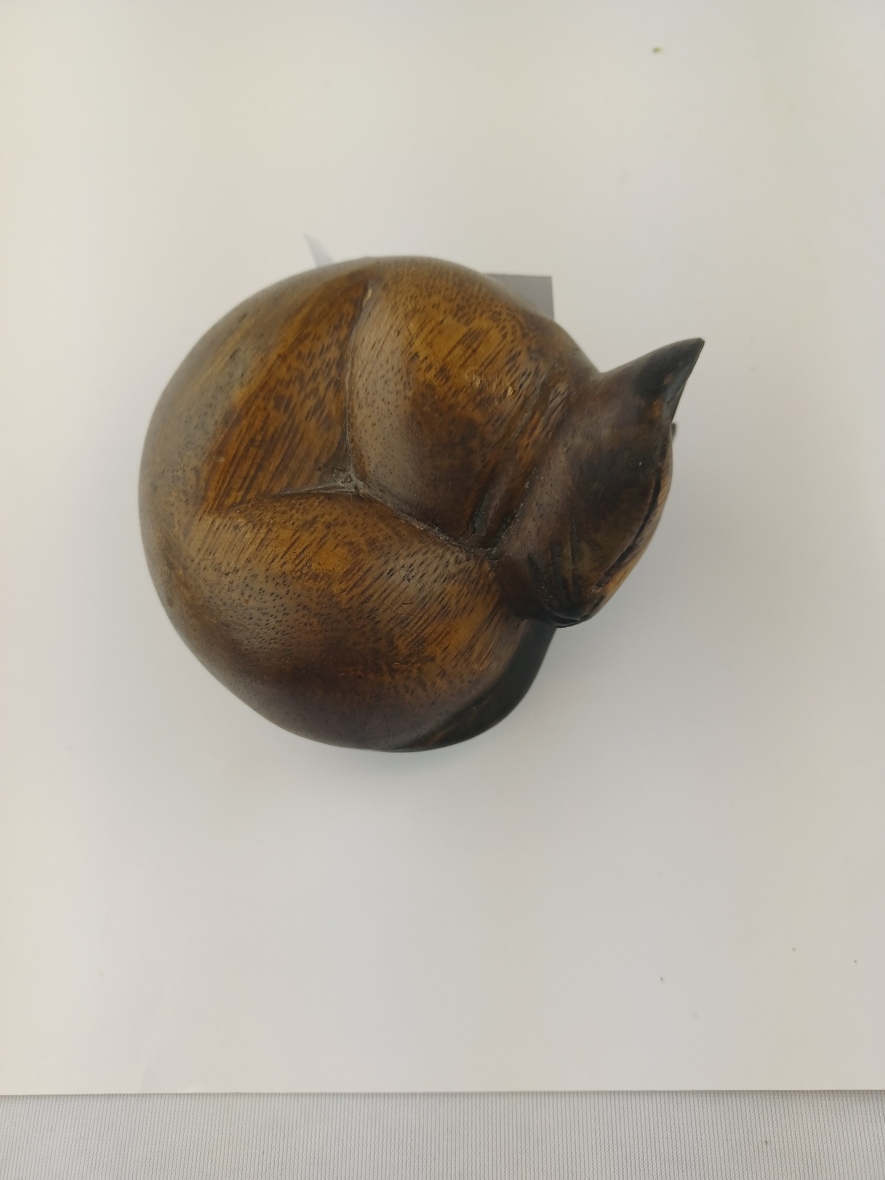 Petit chat de bois en boule de 10x10cm en bois sombre exotique léger - Photo 1