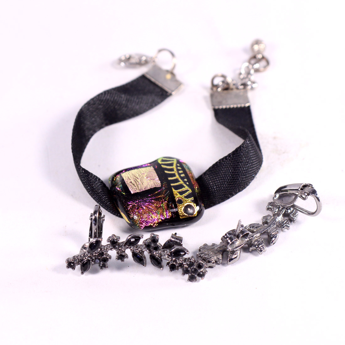 Voir photo 4 de Lot de 2 colliers noir + bracelet noir-rose + boucles d'oreille Lot de 2 colliers noir + bracelet noir-rose + boucles d'oreille - Vue 4 -