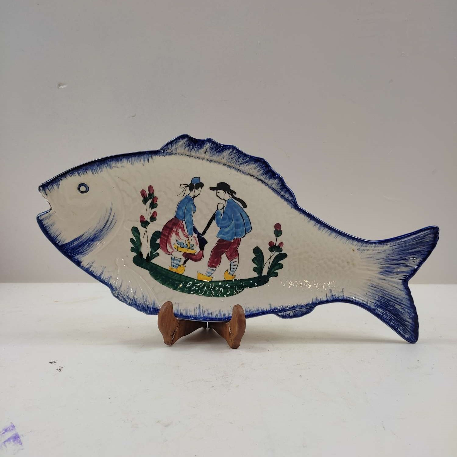 Acheter plat à poisson en faïence Le Croisic MBFA État correct - 12,60 € plat à poisson en faïence Le Croisic MBFA État correct - reconditionné disponible sur Label Emmaüs