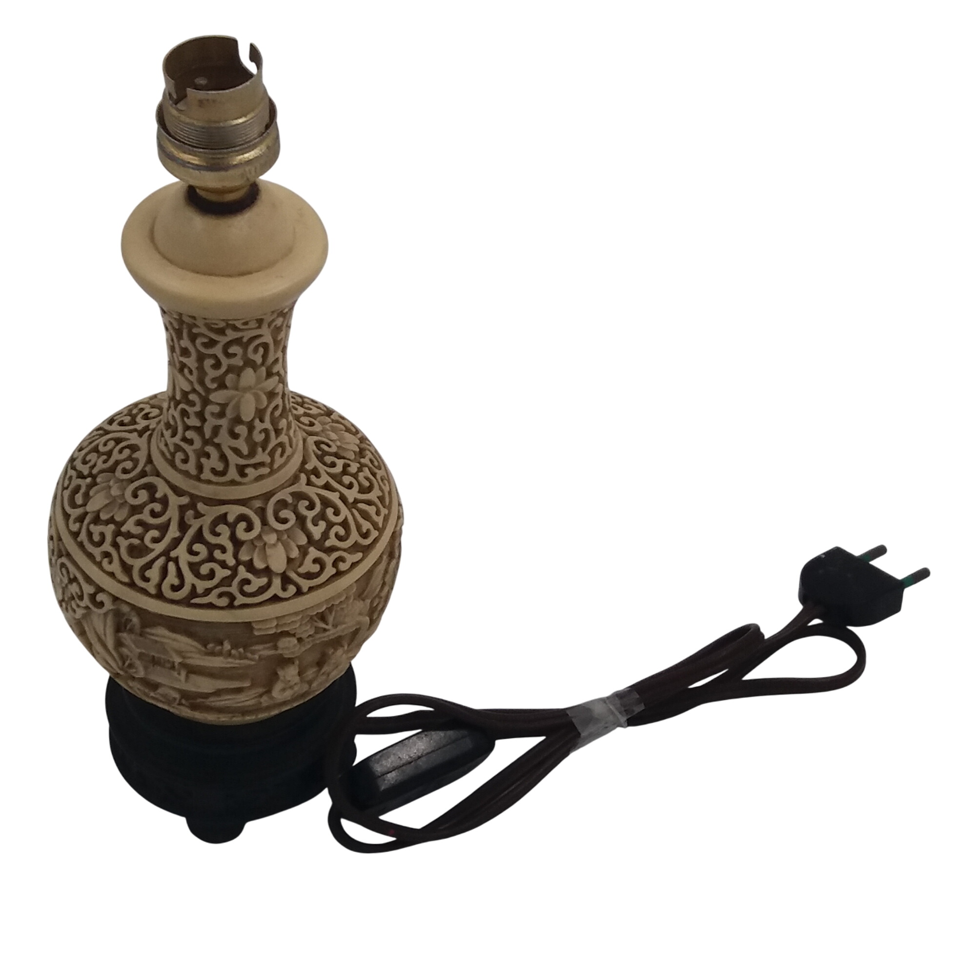 Acheter Pied de lampe Asiatique. Résine. Ecru. Très bon état - 28,00 € Pied de lampe Asiatique. Résine. Ecru. Très bon état - reconditionné disponible sur Label Emmaüs