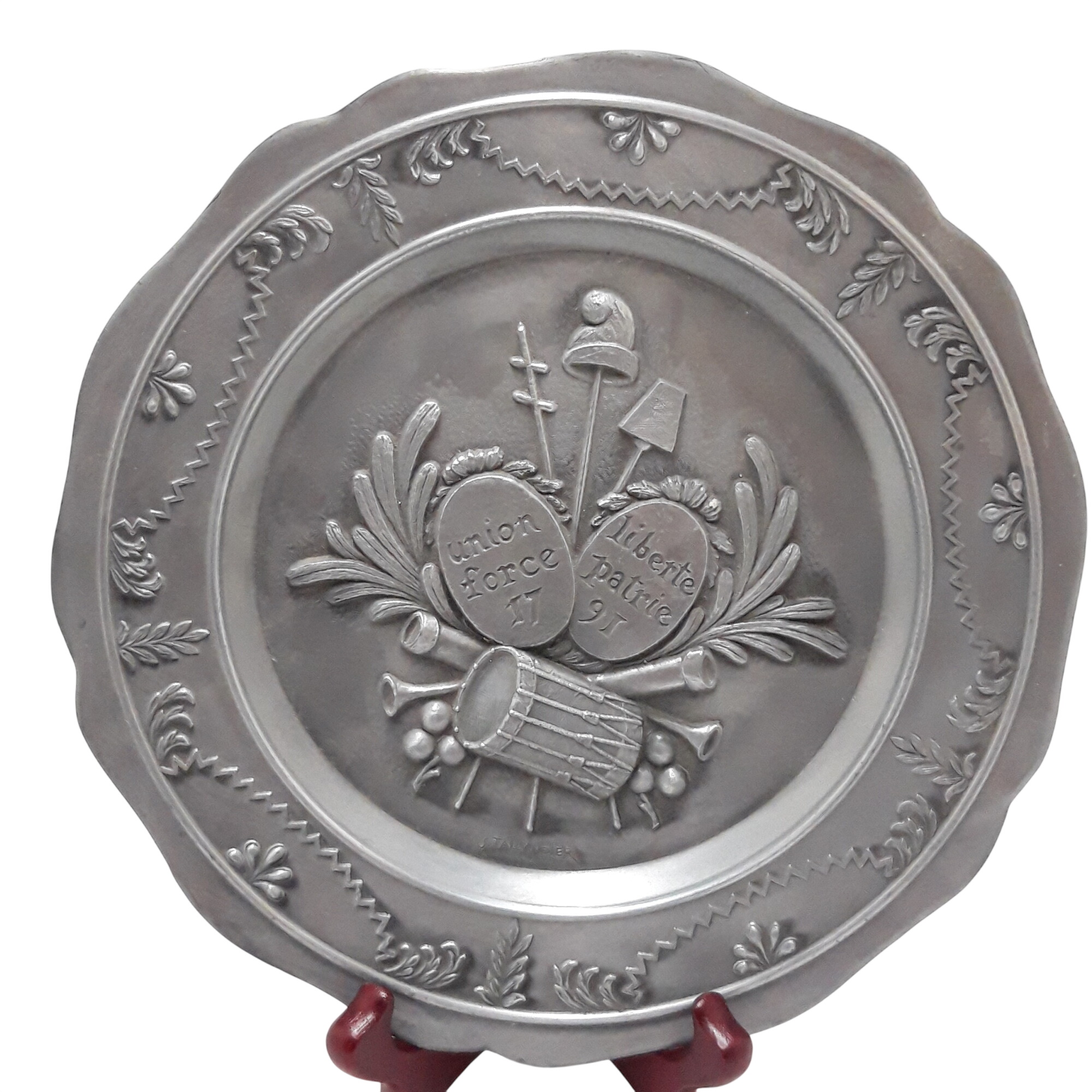 Assiette en étain décor– Union Force Liberté 1791 Bon état -  reconditionné disponible sur Label Emmaüs