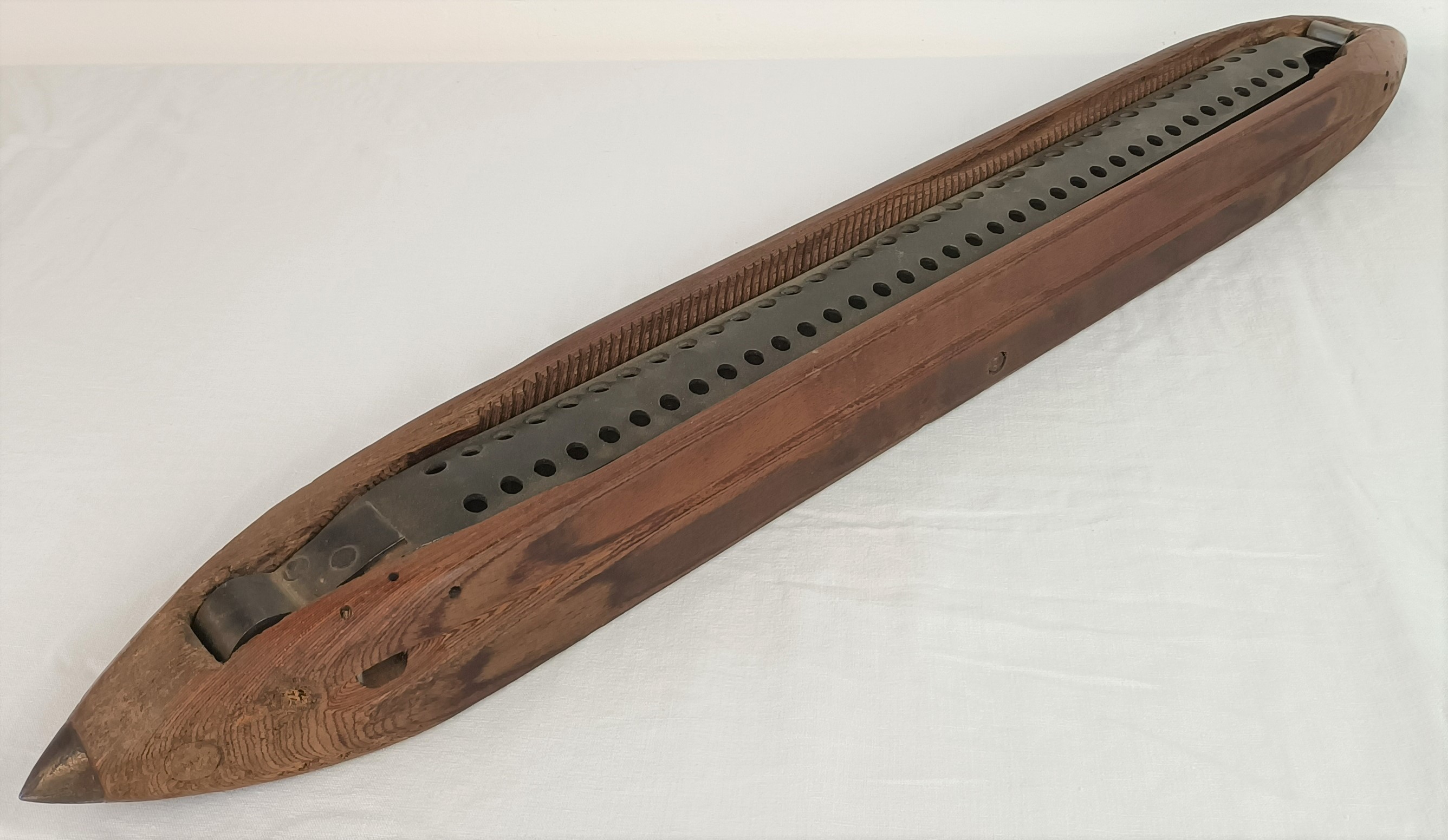 Grande navette de métier à tisser ancienne 71 cm Bon état -  reconditionné disponible sur Label Emmaüs