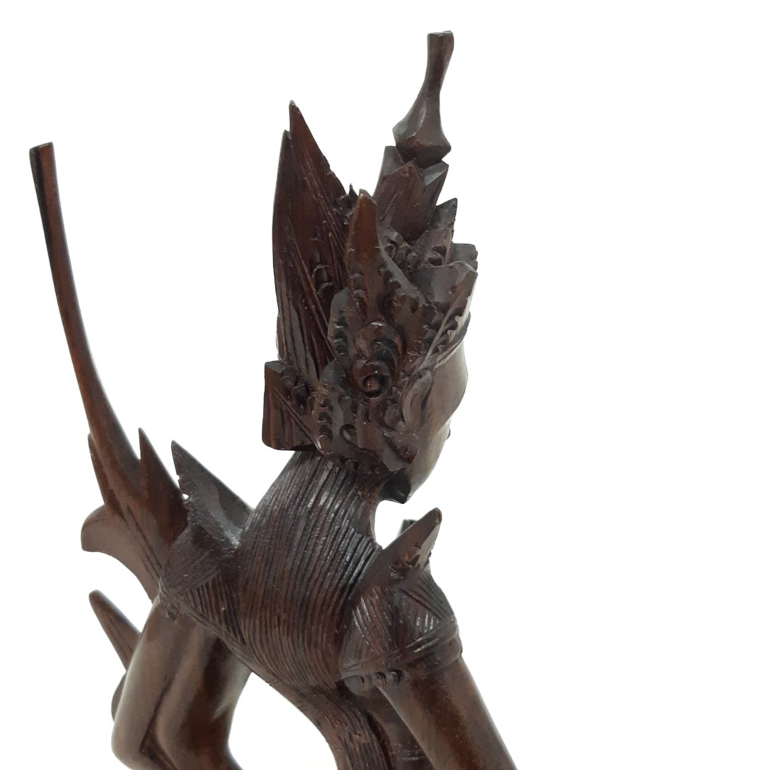 Sculpture de déesse dewi de Bali en bois - Photo 2