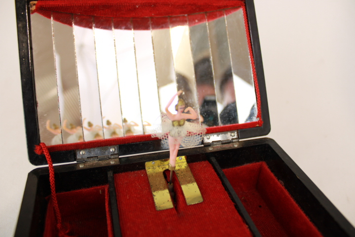 Ancien coffret à bijoux musical à remonter, motif chinois et danseuse - Photo 4
