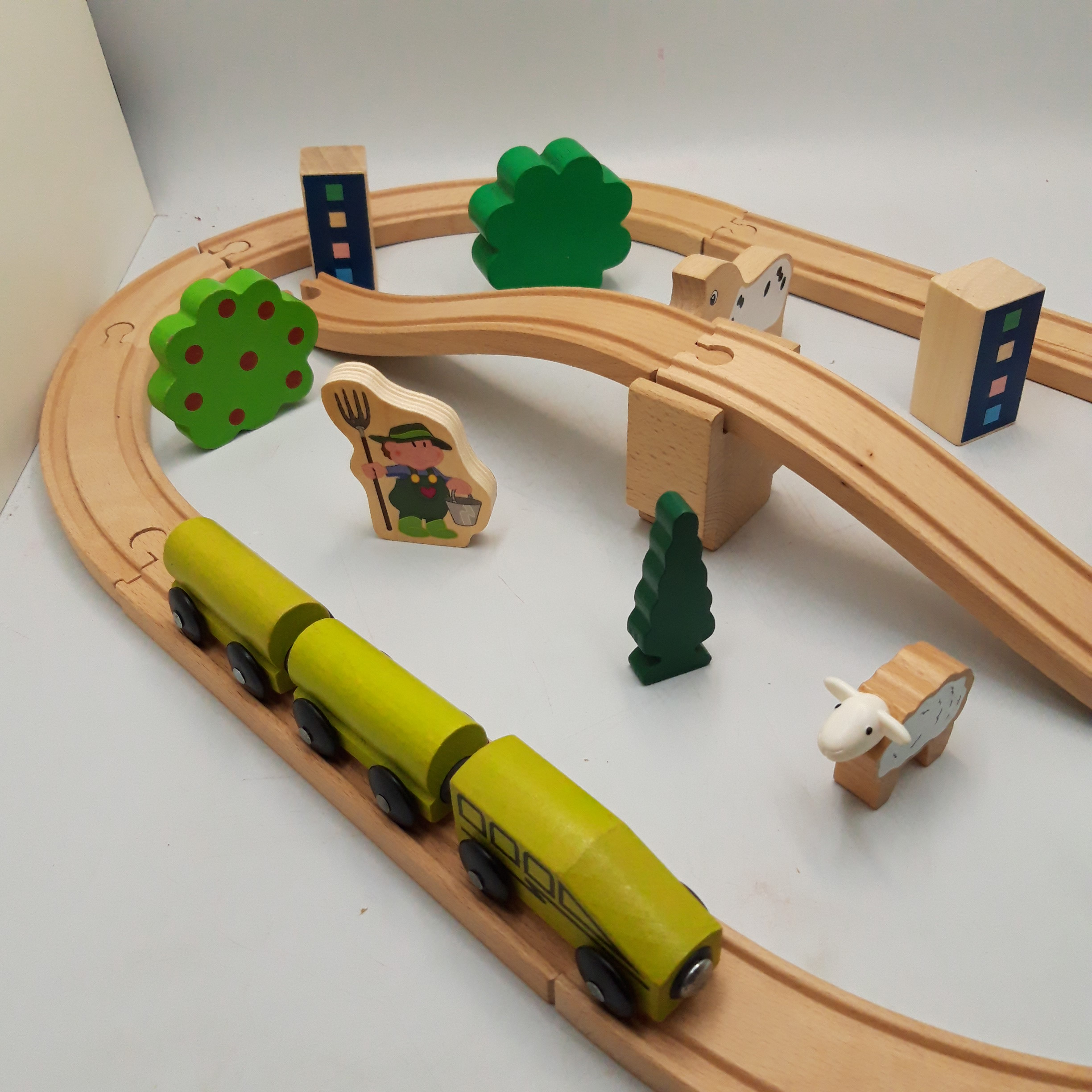 Circuit de train en bois Ikea Bon état - Vue 4 - 