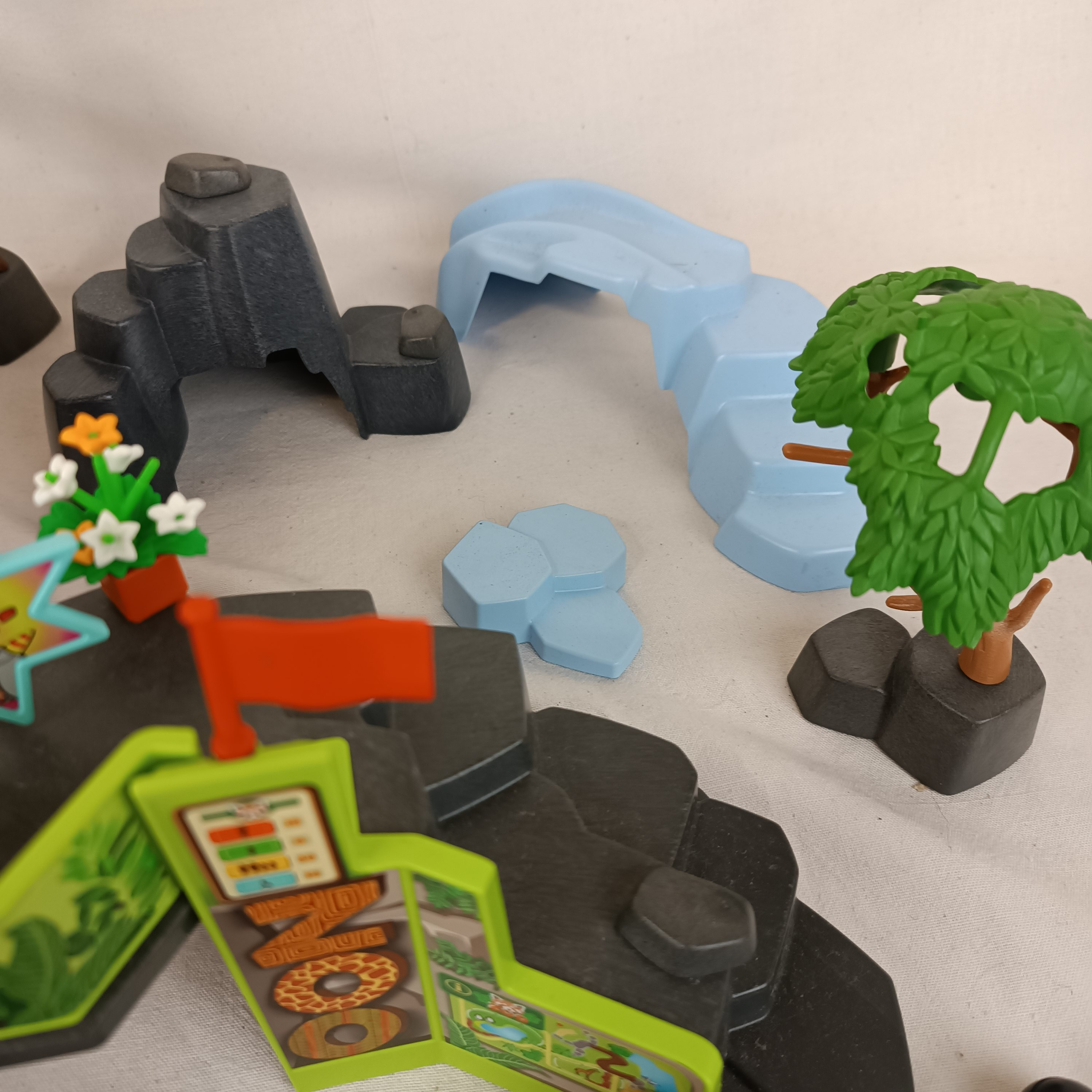 Ensemble Playmobil Zoo, Parc animalier et autres extensions : 175 animaux, 24 personnages Bon état - Vue 11 - 