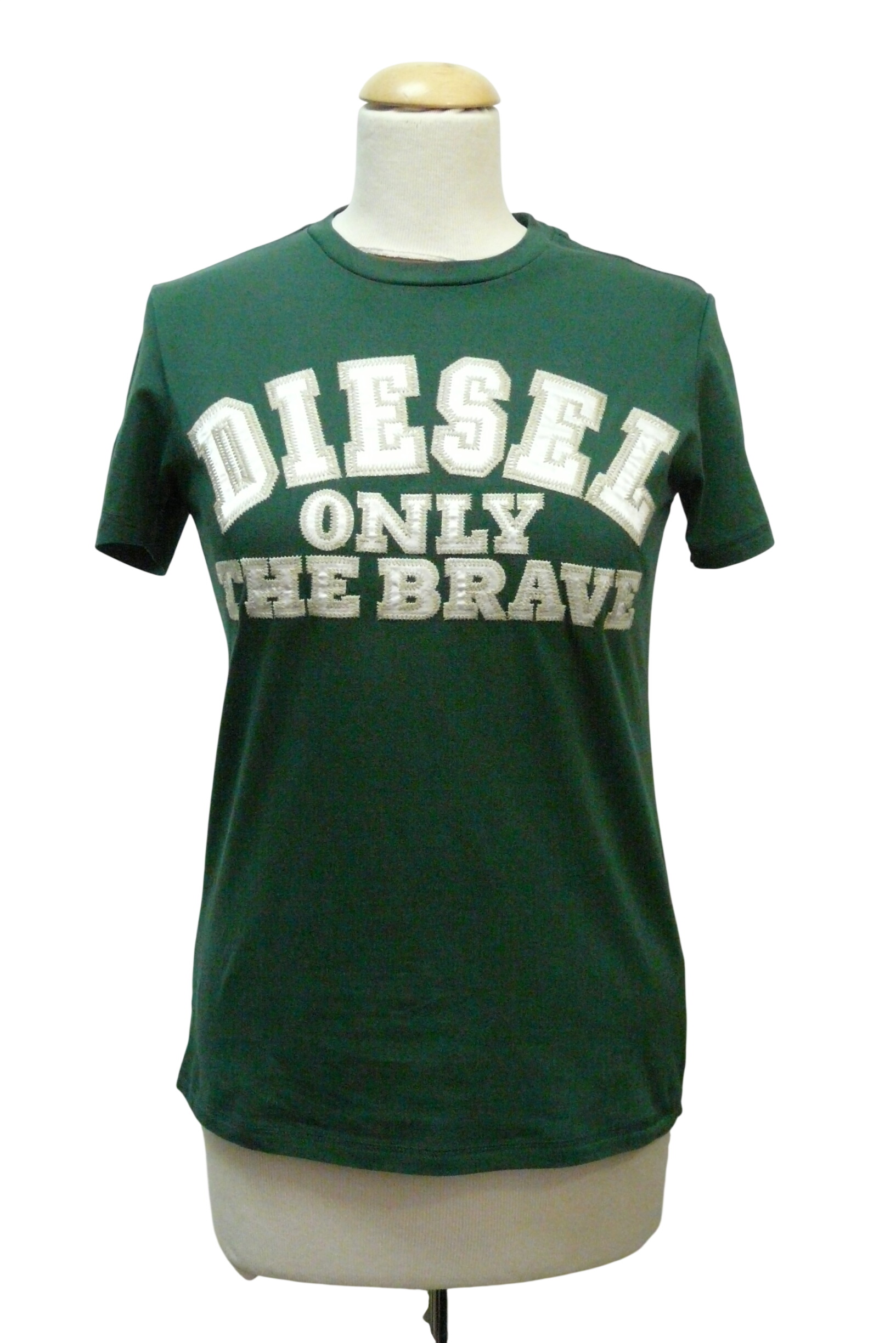 Acheter E193 - T-shirt - Diesel - Âge 12 ans Très bon état - 13,00 € E193 - T-shirt - Diesel - Âge 12 ans Très bon état - reconditionné disponible sur Label Emmaüs
