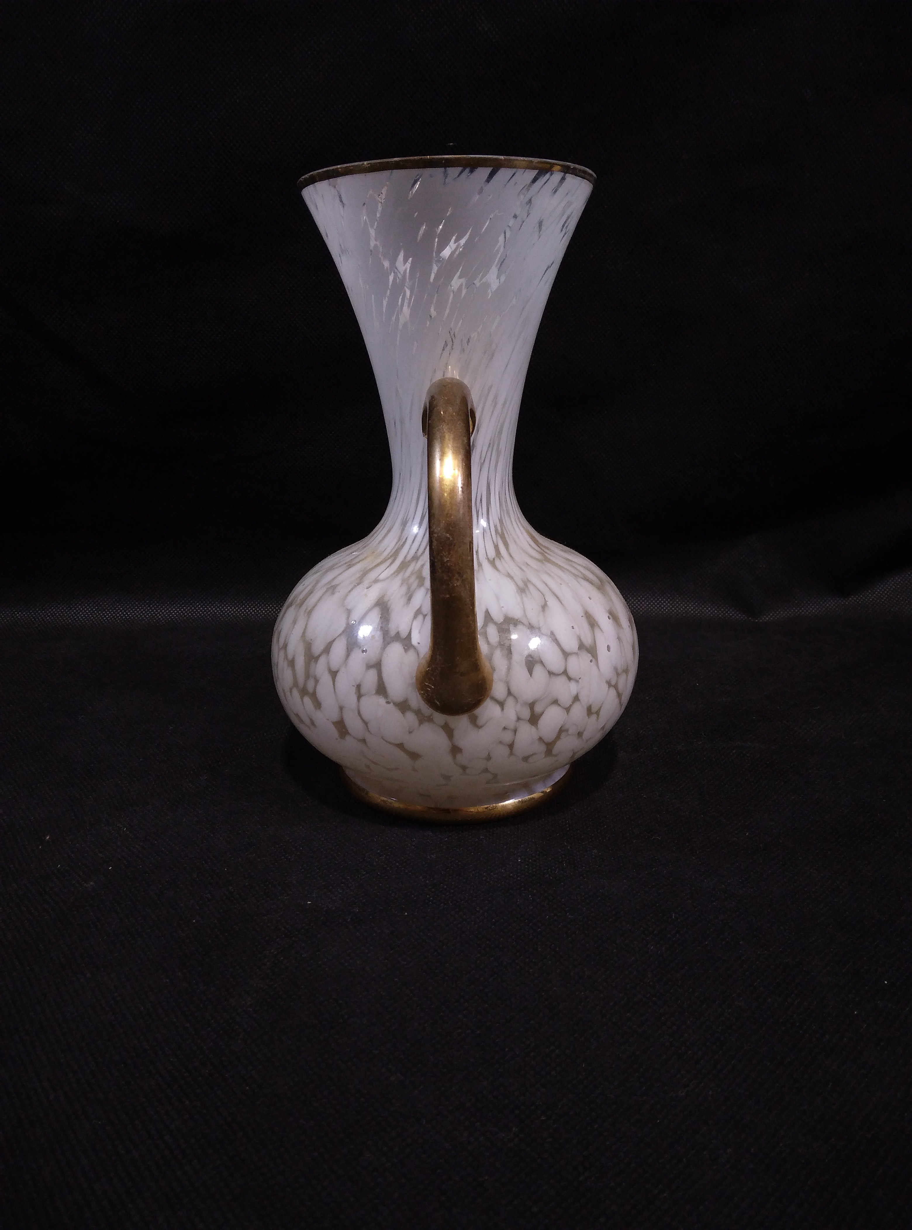 Voir photo 4 de Vase Vintage blanc moucheté avec anses dorées Vase Vintage blanc moucheté avec anses dorées Bon état - Vue 4 -