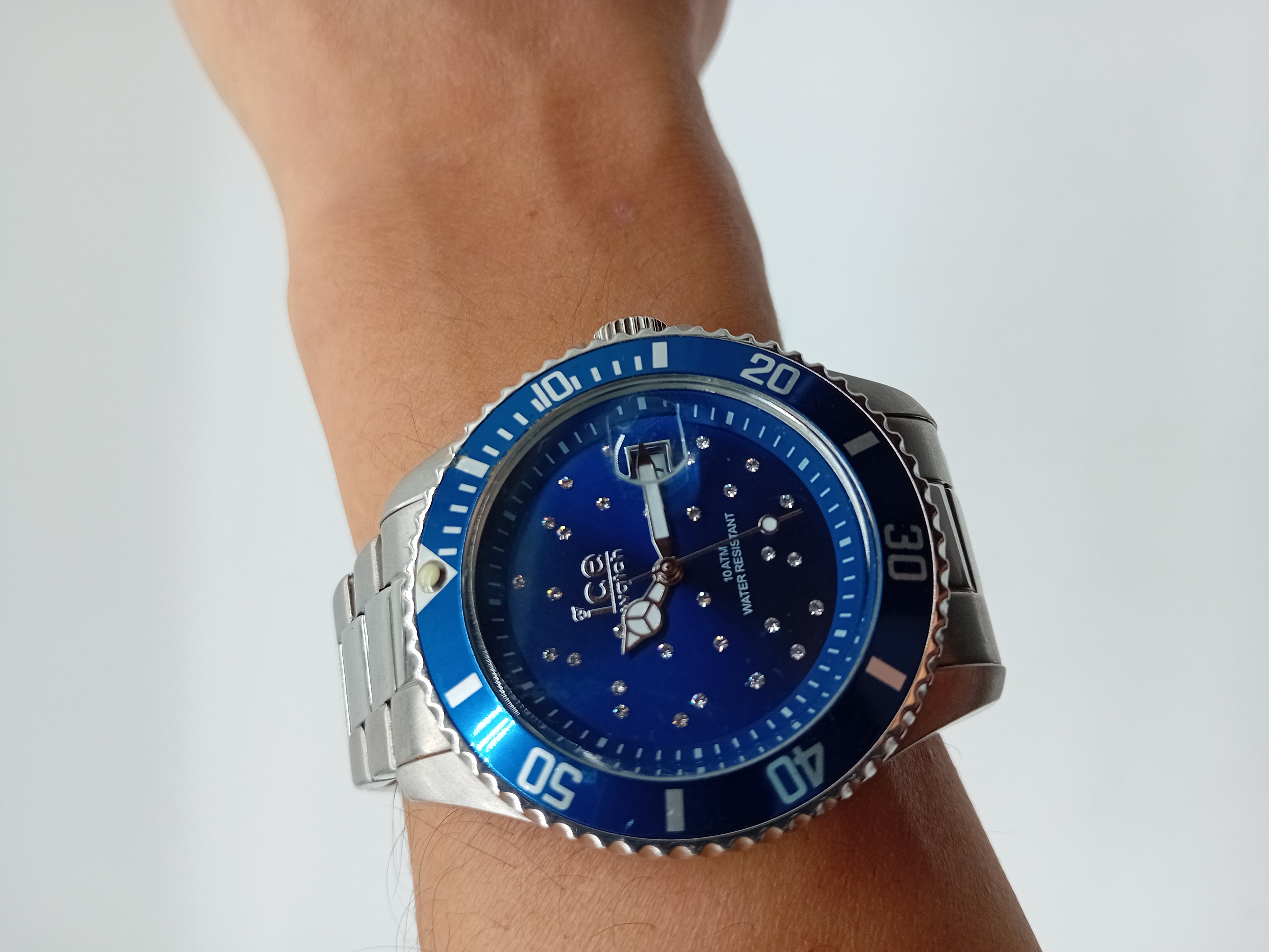 Montre Ice watch bleue et argentée en acier inoxydable Bon état - Vue 4 - 