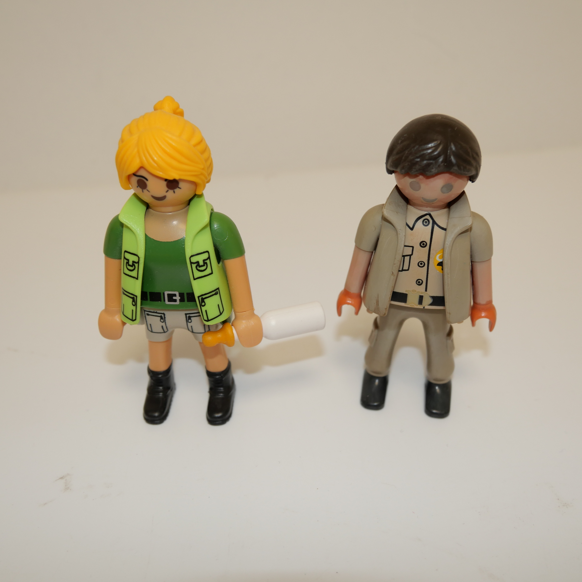 Voir photo 10 de Lot de 17 personnages Playmobil GEOBRA Lot de 17 personnages Playmobil GEOBRA Bon état - Vue 10 -