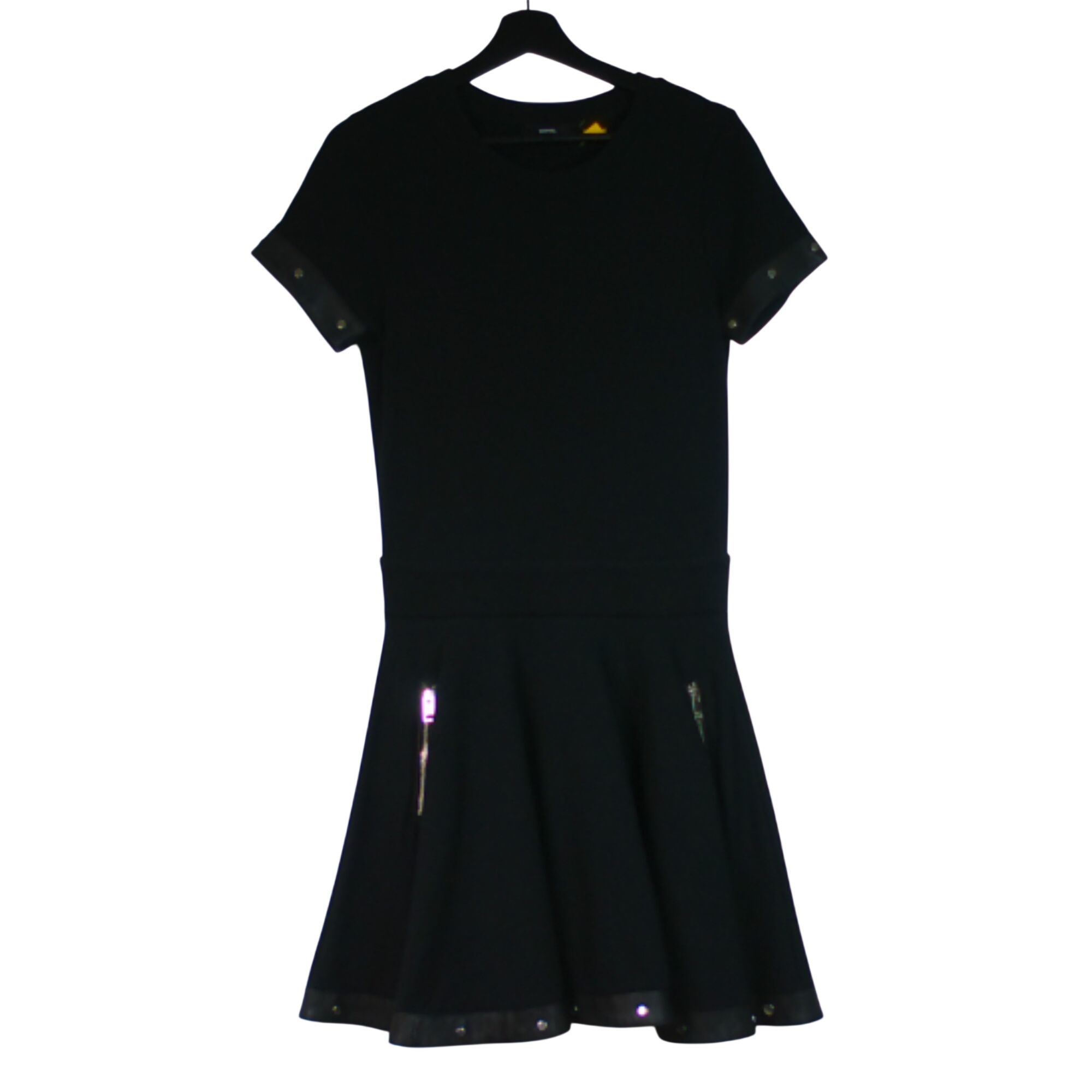 Acheter Robe DIESEL, noir, 100% coton, taille M Très bon état - 45,00 € Robe DIESEL, noir, 100% coton, taille M Très bon état - reconditionné disponible sur Label Emmaüs