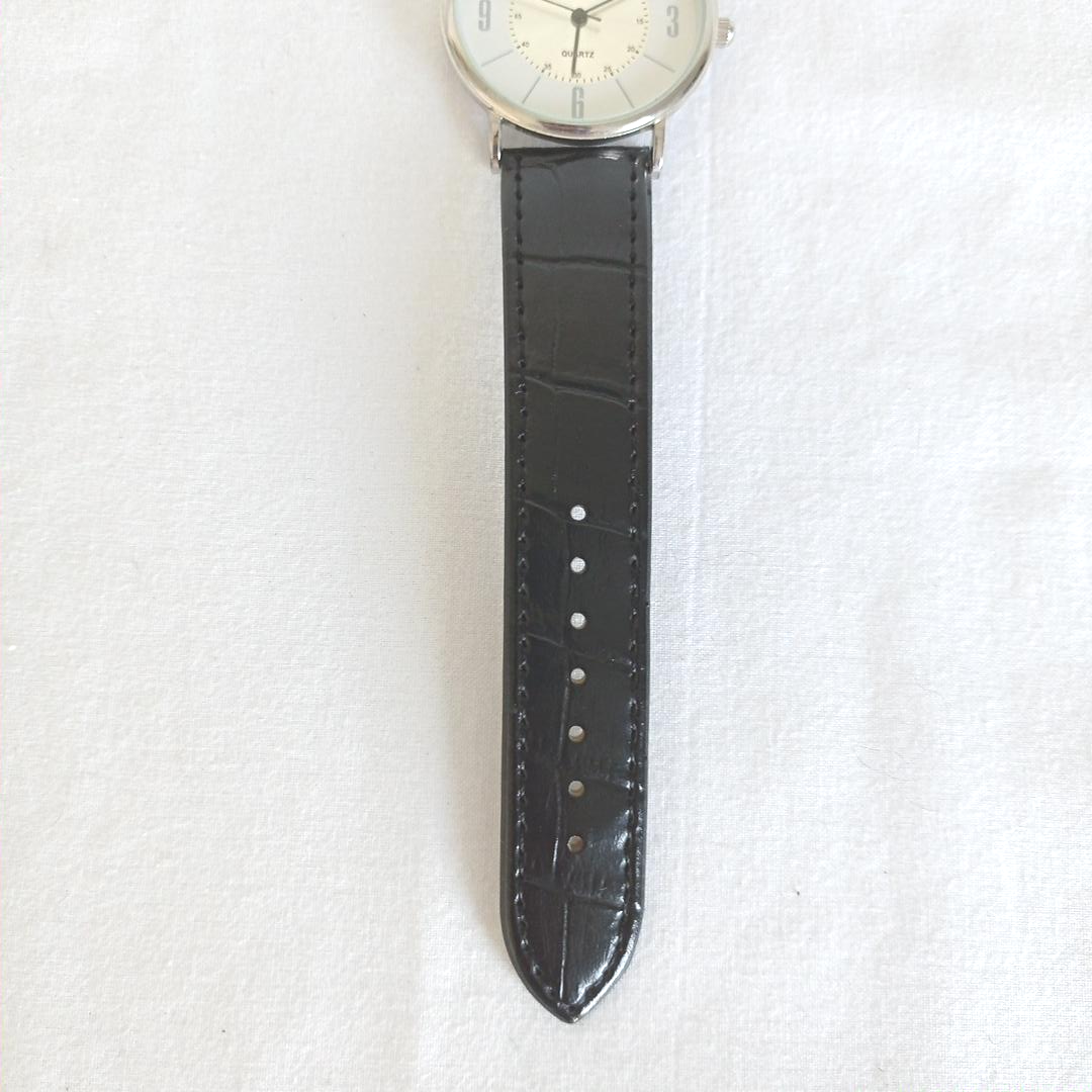 Montre Lip Femme Classics – Cadran Blanc, Bracelet Rose Cuir, Mouvement Quartz, Occasion