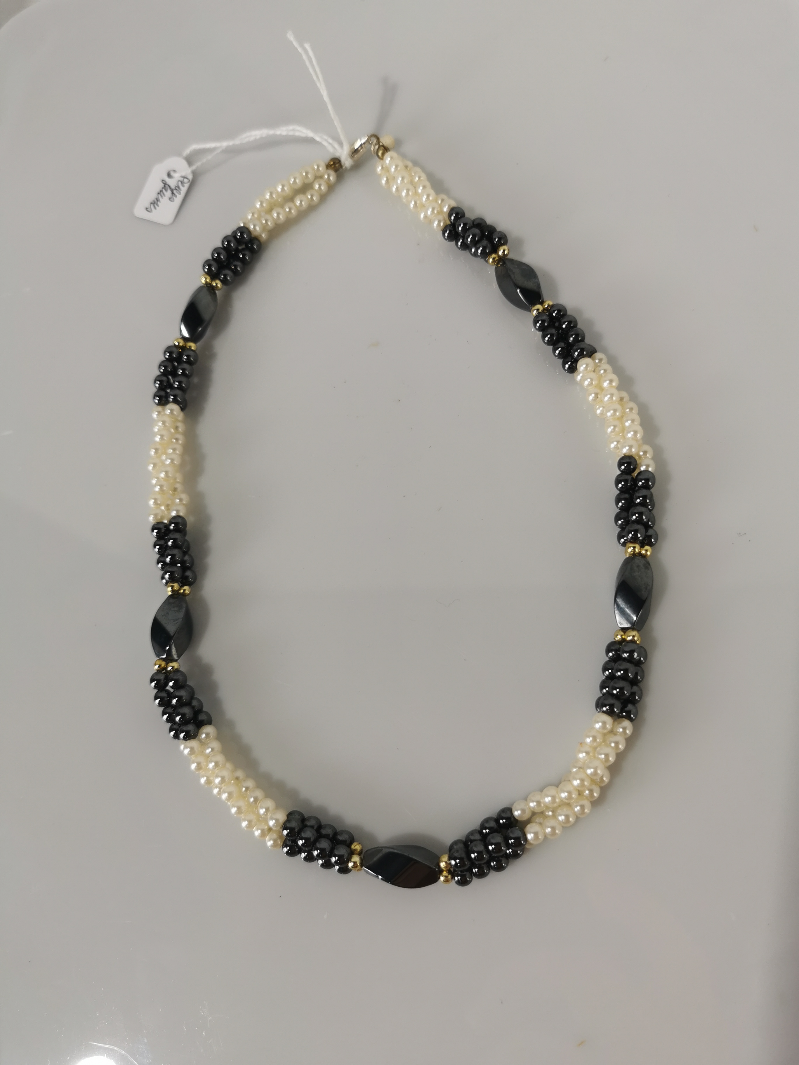 Collier torsadé fausses perles blanches et hématite  Bon état - Vue 3 - 