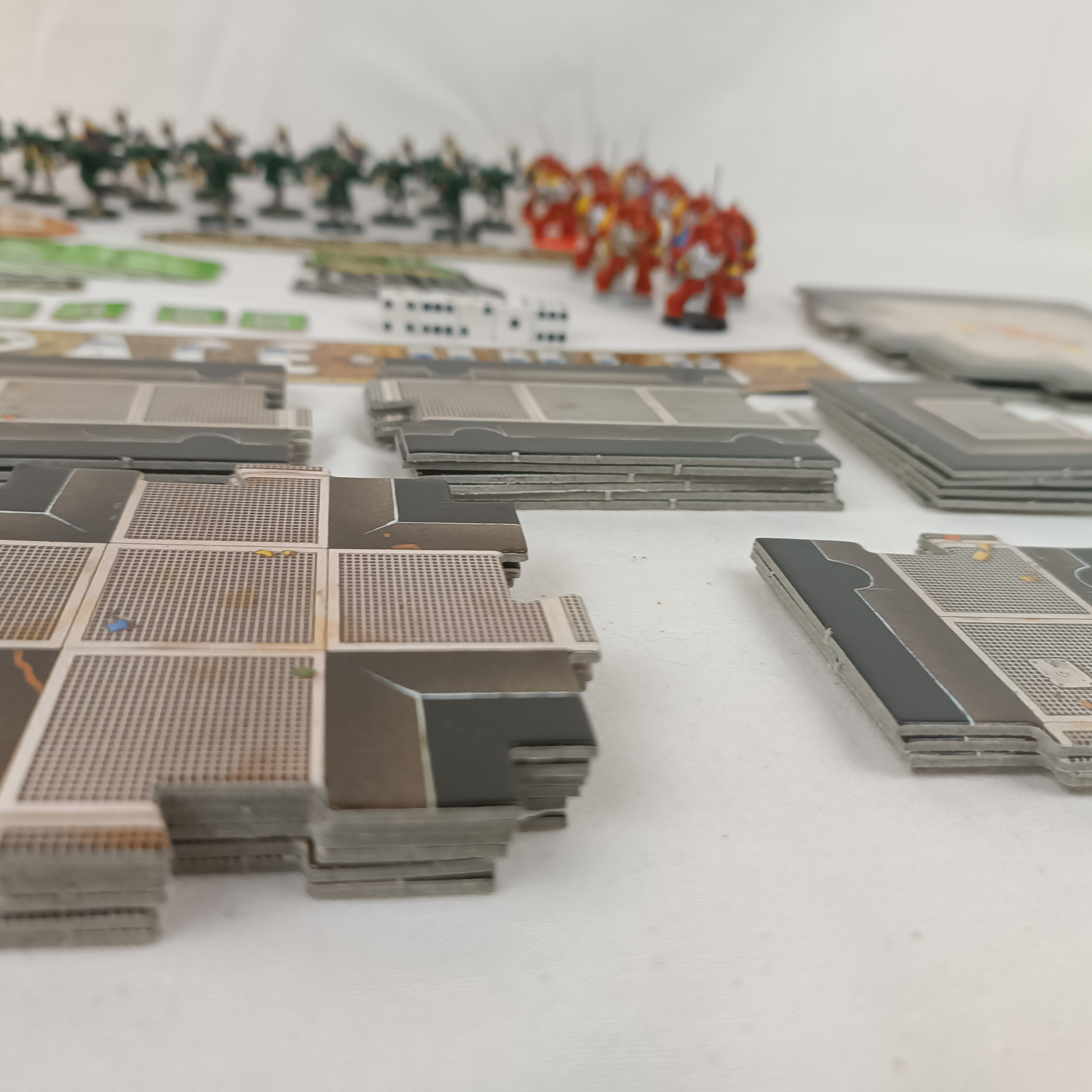 Voir photo 17 de Jeu de société "Space Hulk" - Warhammer 40K, première édition de 1989, par Games Workshop, figurines peintes Jeu de société "Space Hulk" - Warhammer 40K, première édition de 1989, par Games Workshop, figurines peintes État correct - Vue 17 -