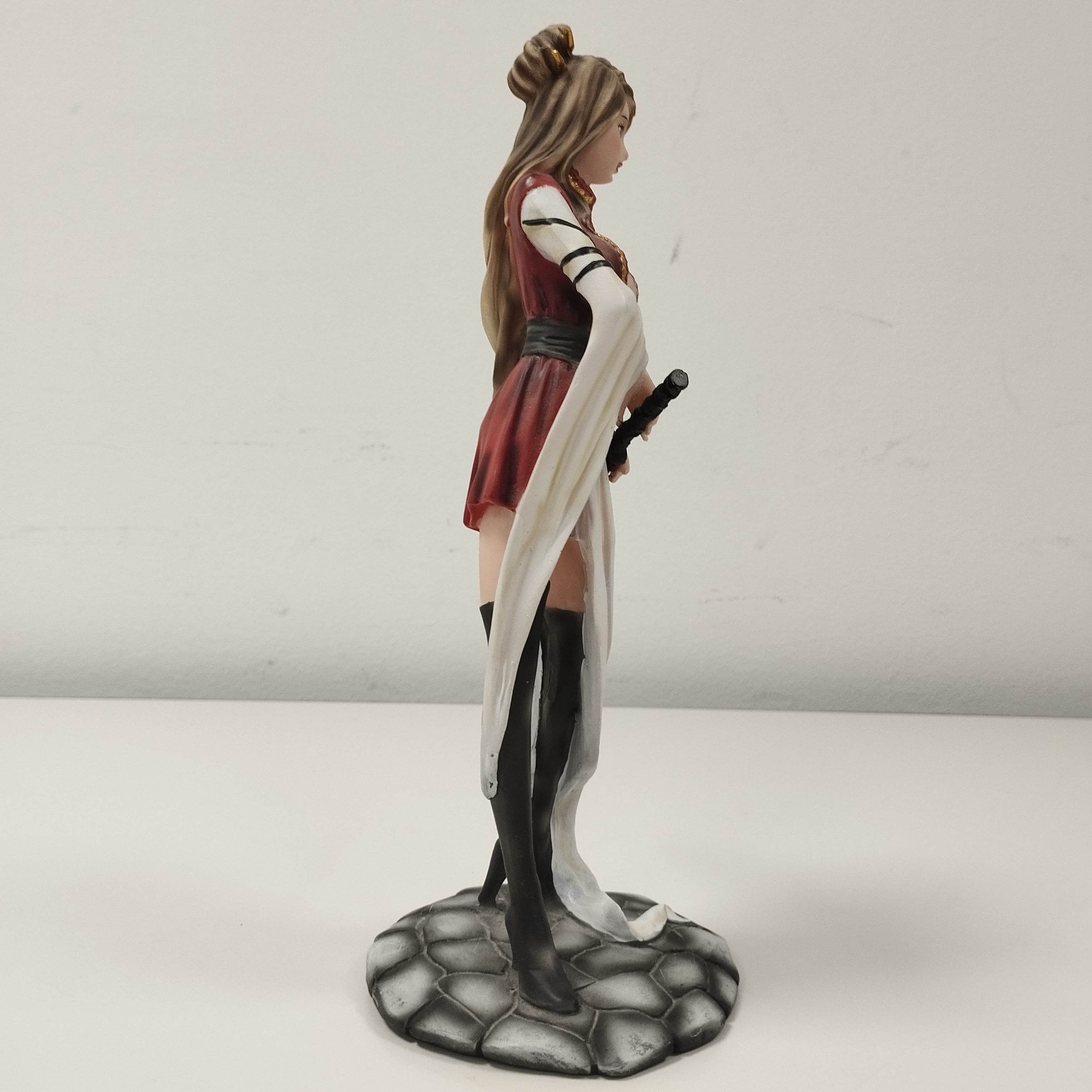 Figurine manga : Guerrière au Sabre Comme neuf - Vue 4 - 