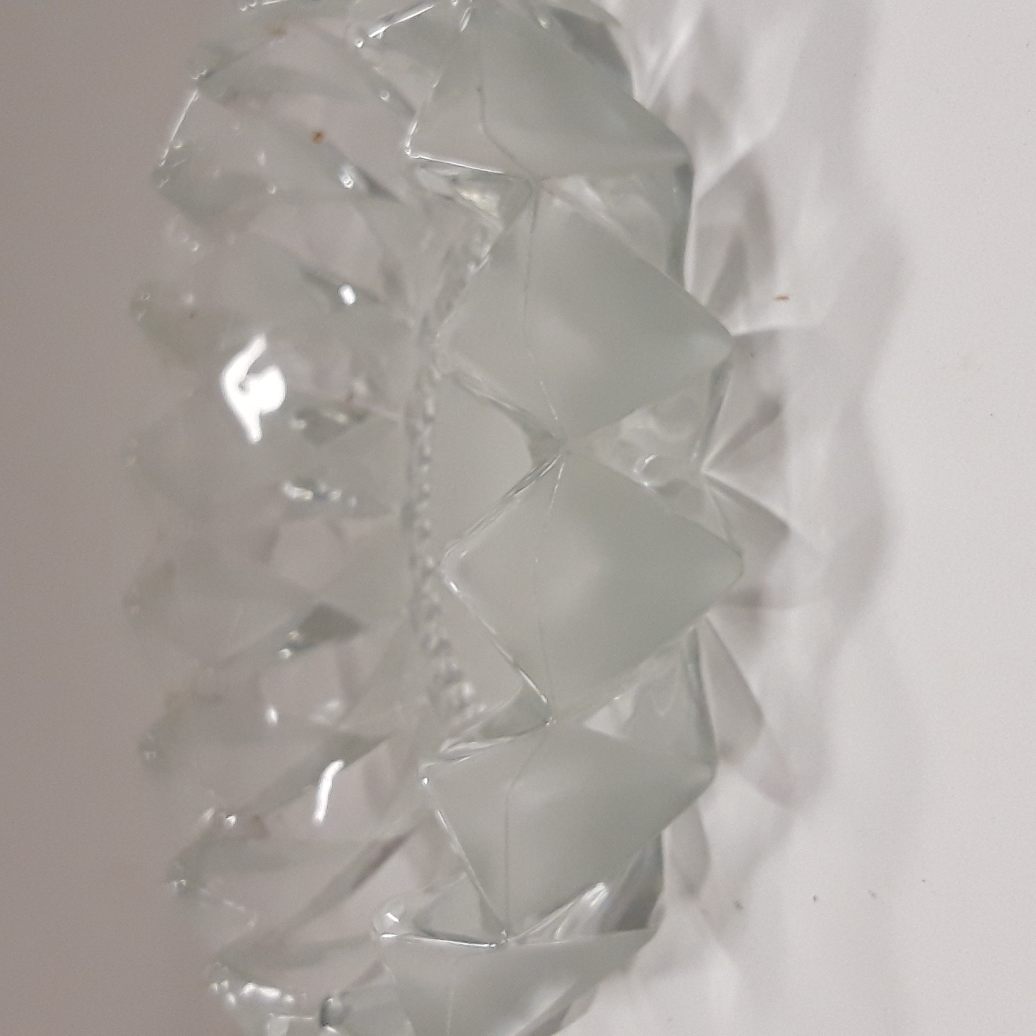 Voir photo 4 de Cendrier cristal opaque et transparent, joliment ciselé Cendrier cristal opaque et transparent, joliment ciselé Très bon état - Vue 4 -