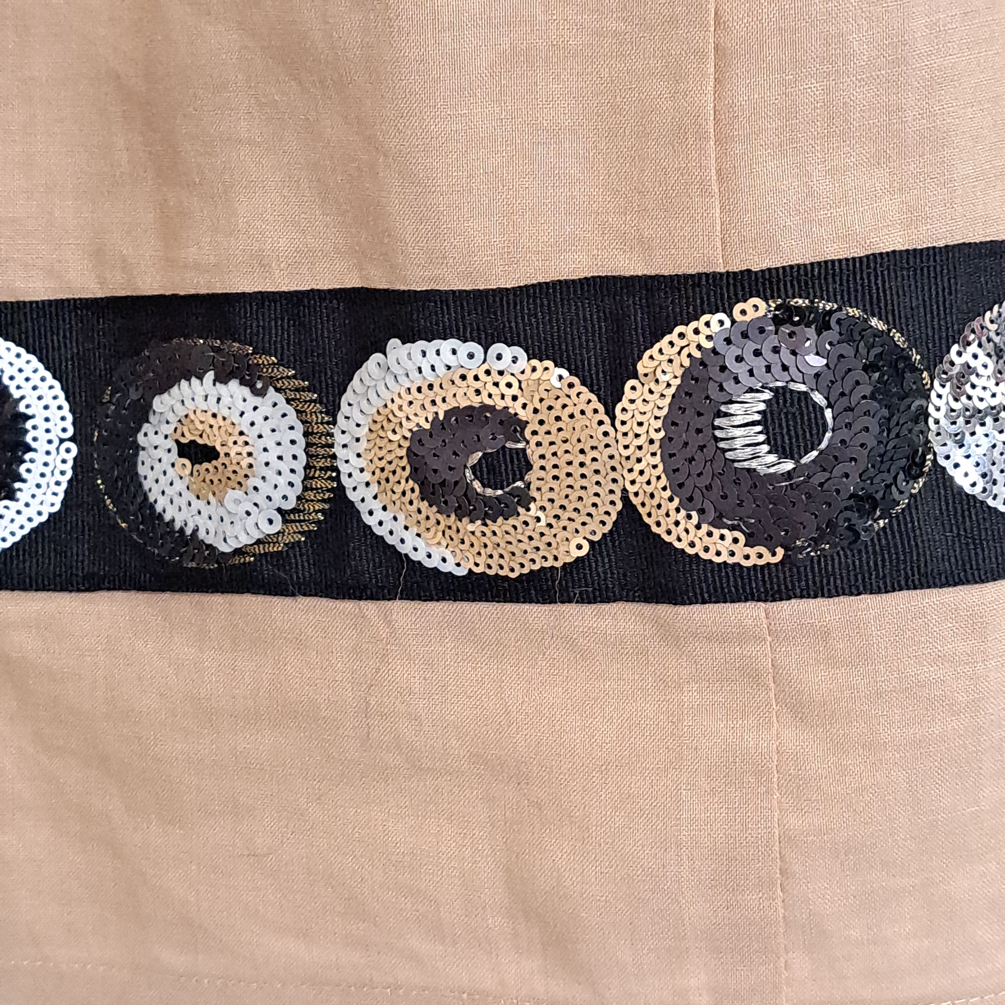 Jupe en lin couleur sable à petits plis et frise à sequins FUEGO T40 Bon état - Vue 4 - 