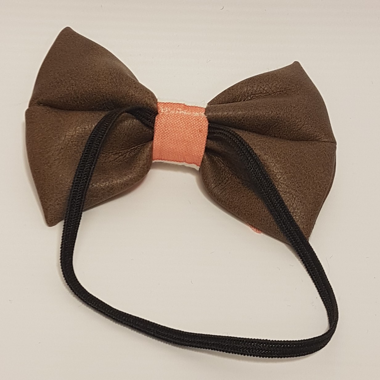 Voir photo 3 de Matières reyclées homme : Nœud papillon en cuir marron et tissu carreaux ok Matières reyclées homme : Nœud papillon en cuir marron et tissu carreaux ok Comme neuf - Vue 3 -