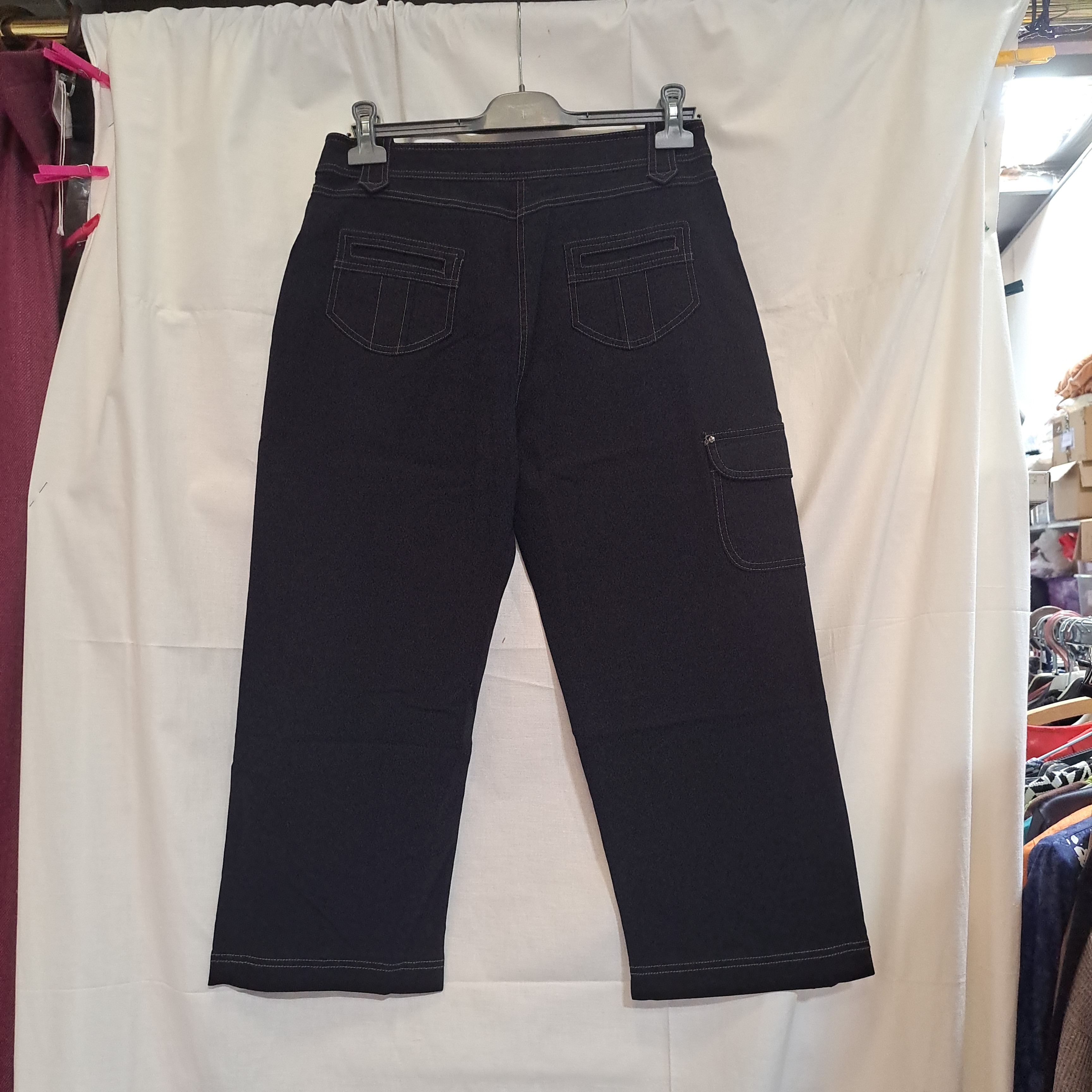 Voir photo 4 de PANTALON Noir Femme - Taille 40 PANTALON Noir Femme - Taille 40 Très bon état - Vue 4 -