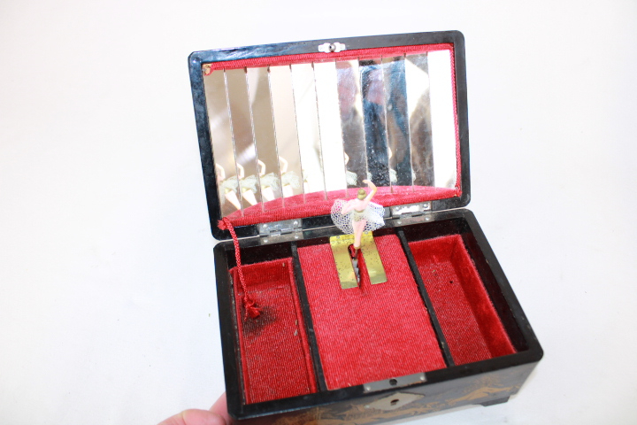 Ancien coffret à bijoux musical à remonter, motif chinois et danseuse - Photo 3
