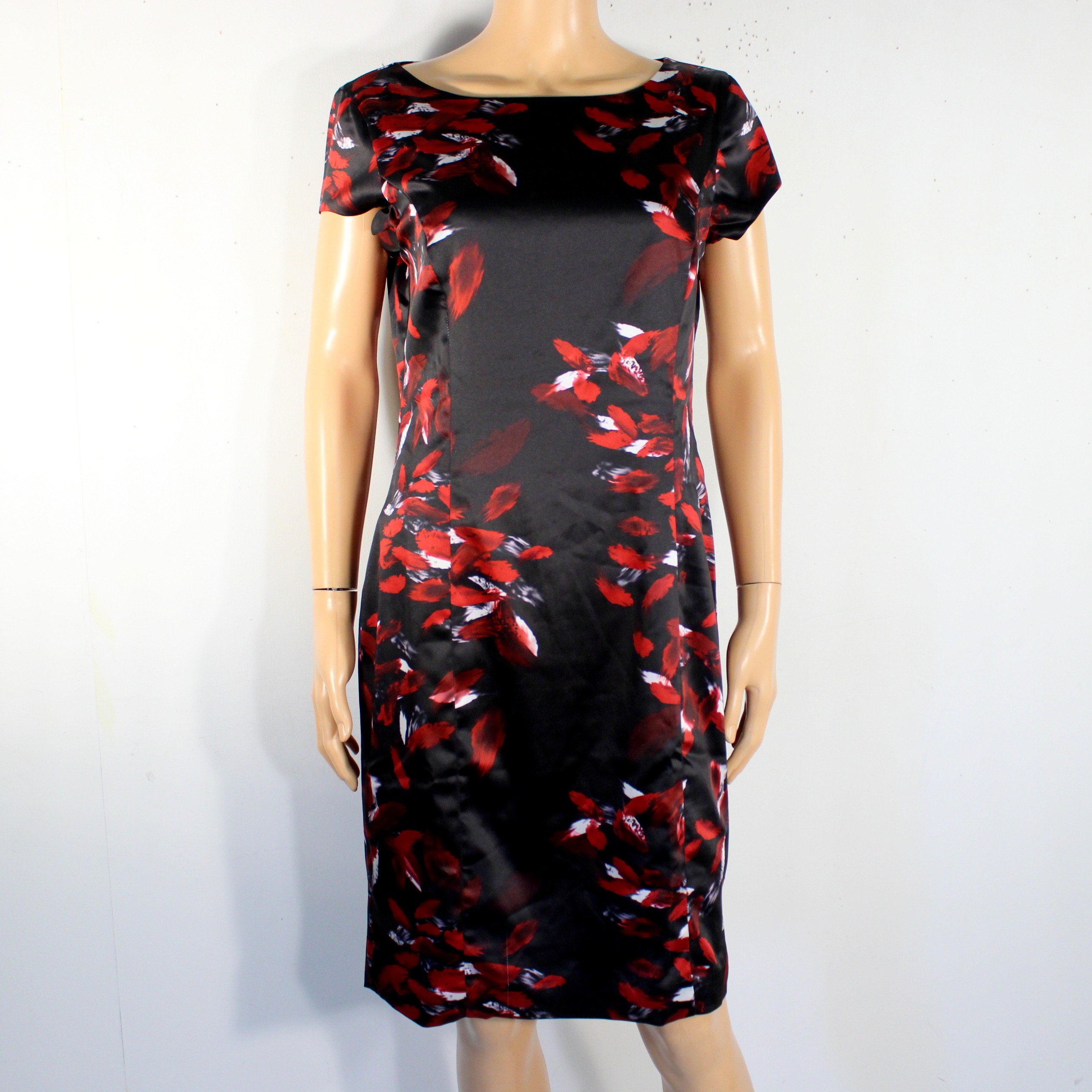 Acheter Robe Noire & Rouge Satinée Taille ASHLEY BROOKE Taille 40 - 22,00 € Robe Noire & Rouge Satinée Taille ASHLEY BROOKE Taille 40 - reconditionné disponible sur Label Emmaüs