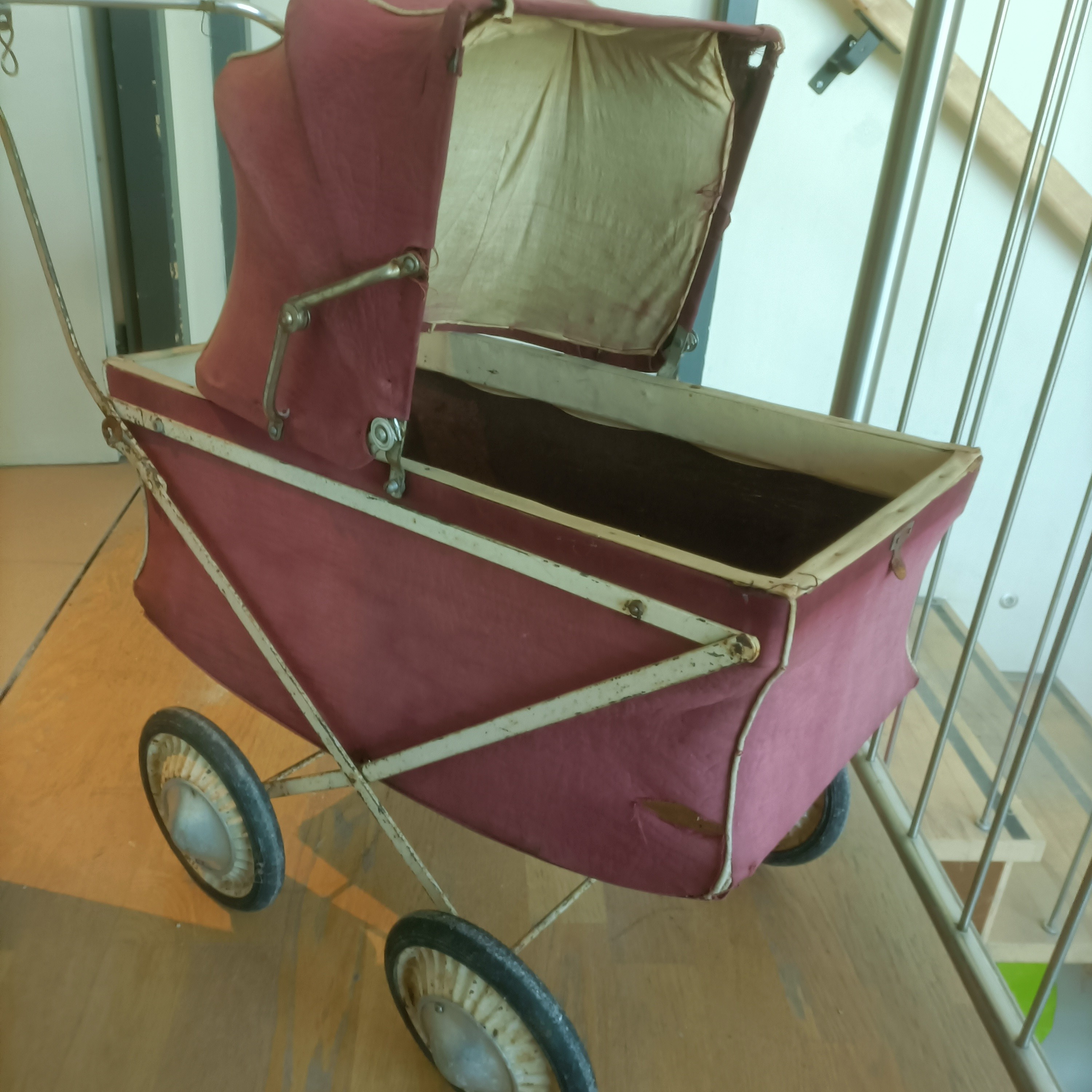 Landau pour poupée de 1950 État correct - Vue 3 - 