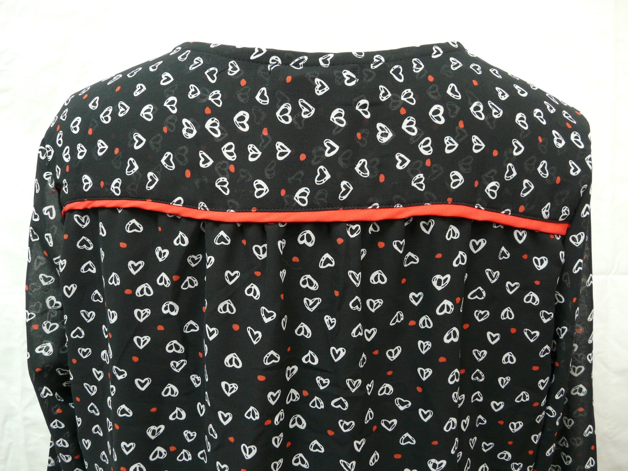 Voir photo 8 de HF51 - Blouse à motifs "cœurs" - L33 - Taille 5 (2XL) HF51 - Blouse à motifs "cœurs" - L33 - Taille 5 (2XL) Comme neuf - Vue 8 -