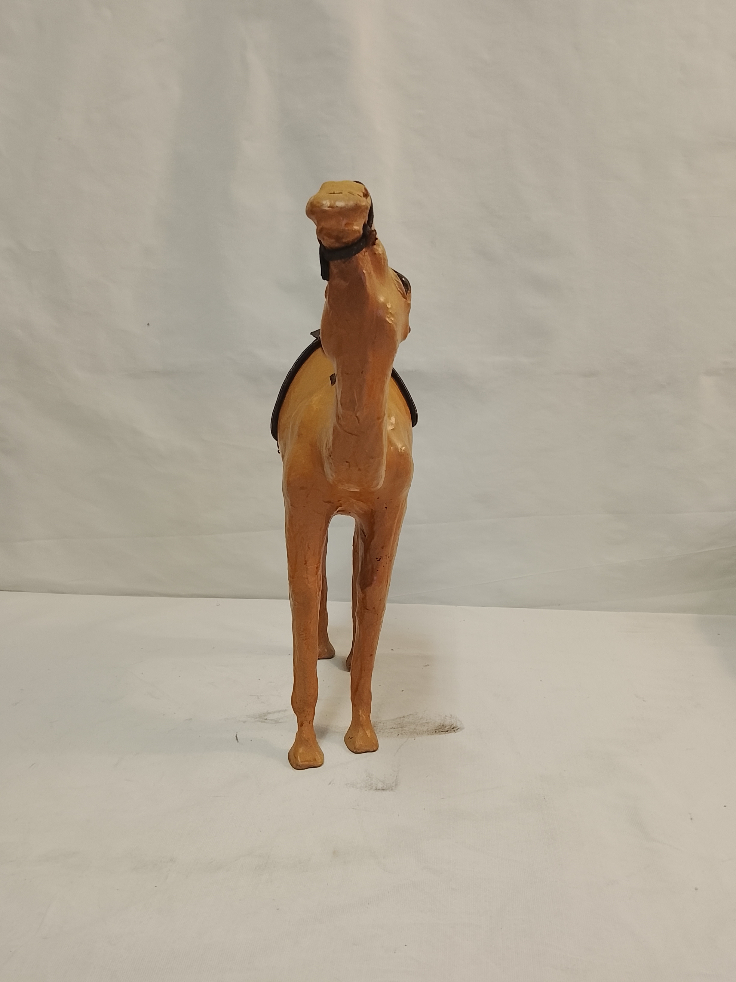 Figurine grand dromadaire en cuir vintage État correct - Vue 3 - 