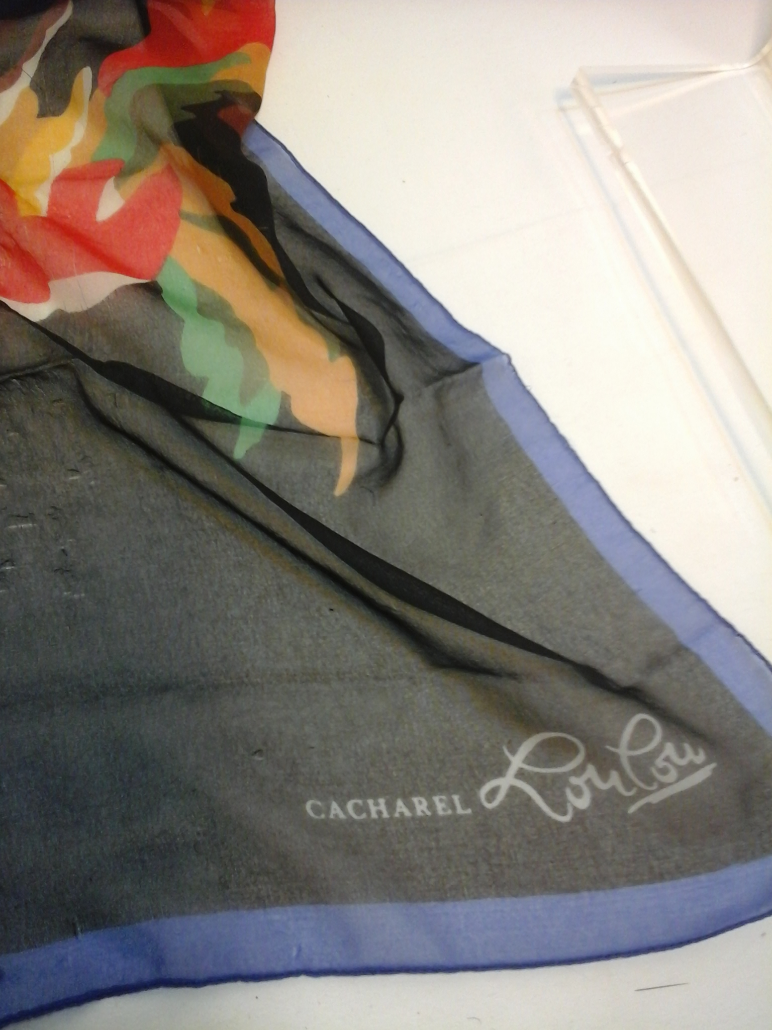 Foulard - Cacharel Paris - État correct - Photo 2