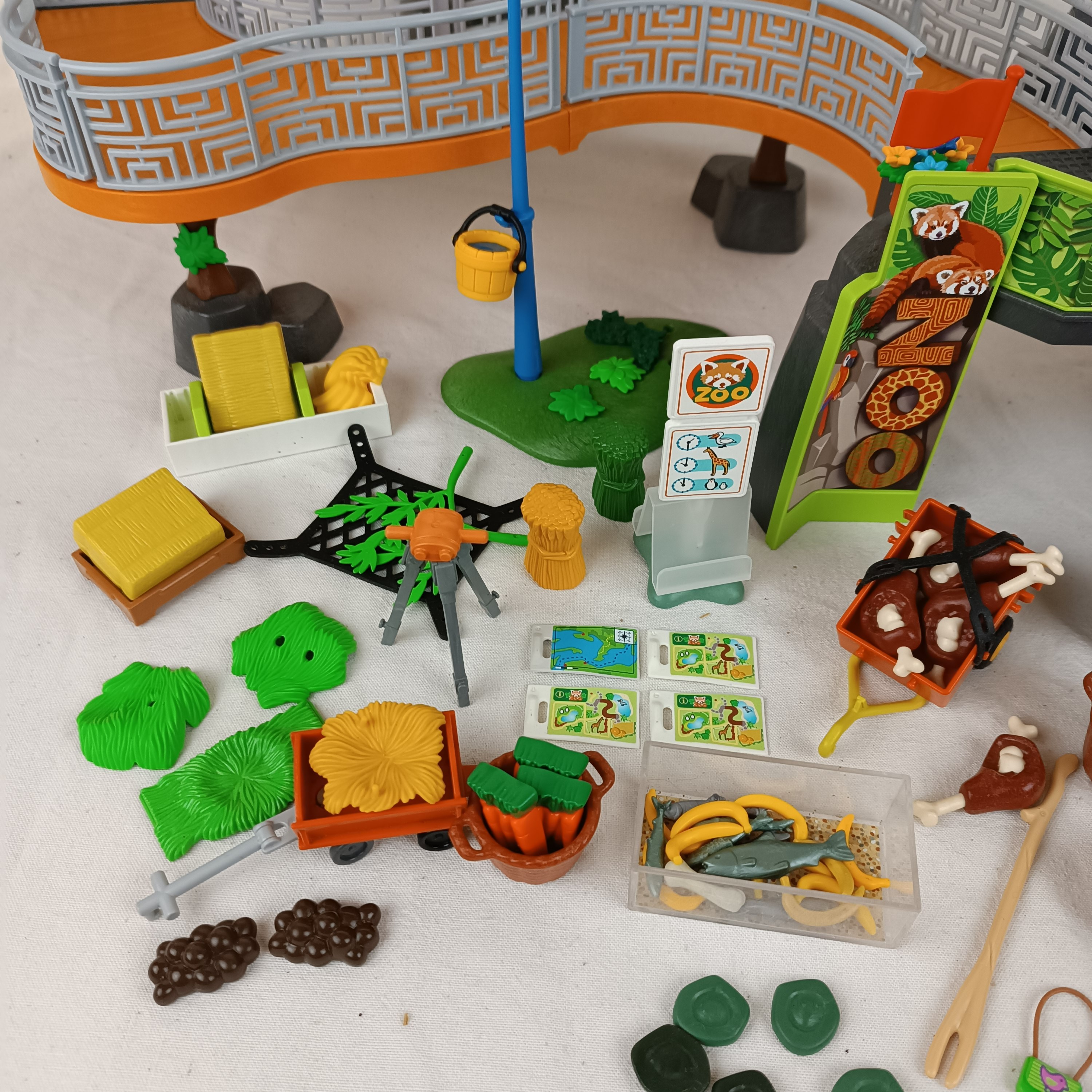 Ensemble Playmobil Zoo, Parc animalier et autres extensions : 175 animaux, 24 personnages Bon état - Vue 8 - 