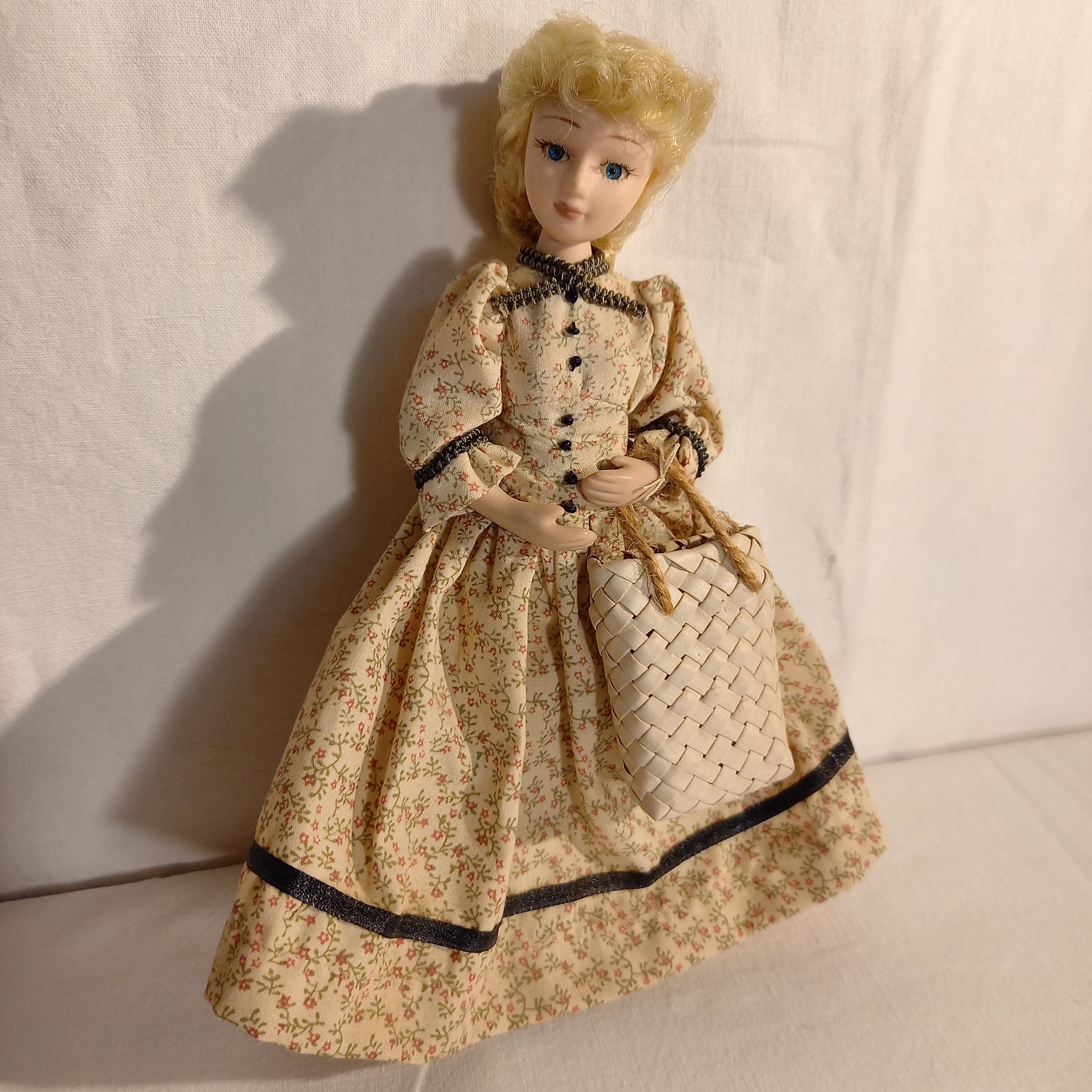 Lot de 10 poupeés de collection en porcelaine  - Vue 14 - 