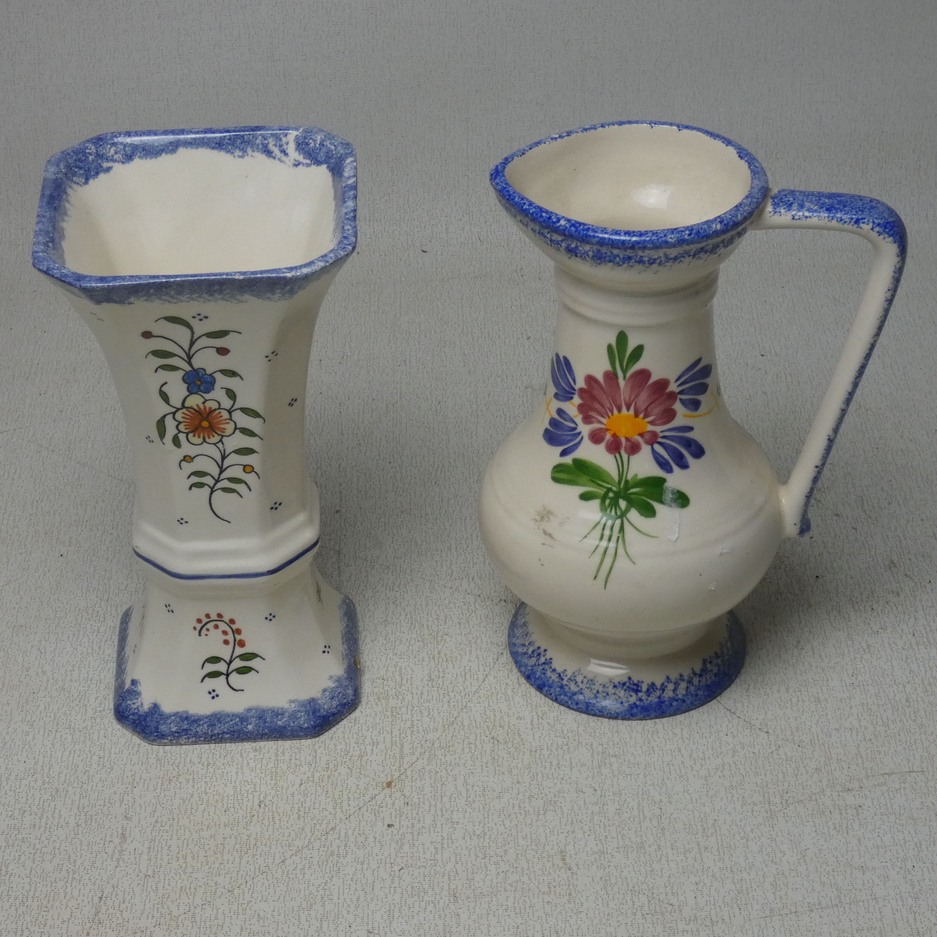 Ensemble  Pichet et Vase en Porcelaine avec une Décoration de Fleurs Fait Main État correct -  reconditionné disponible sur Label Emmaüs