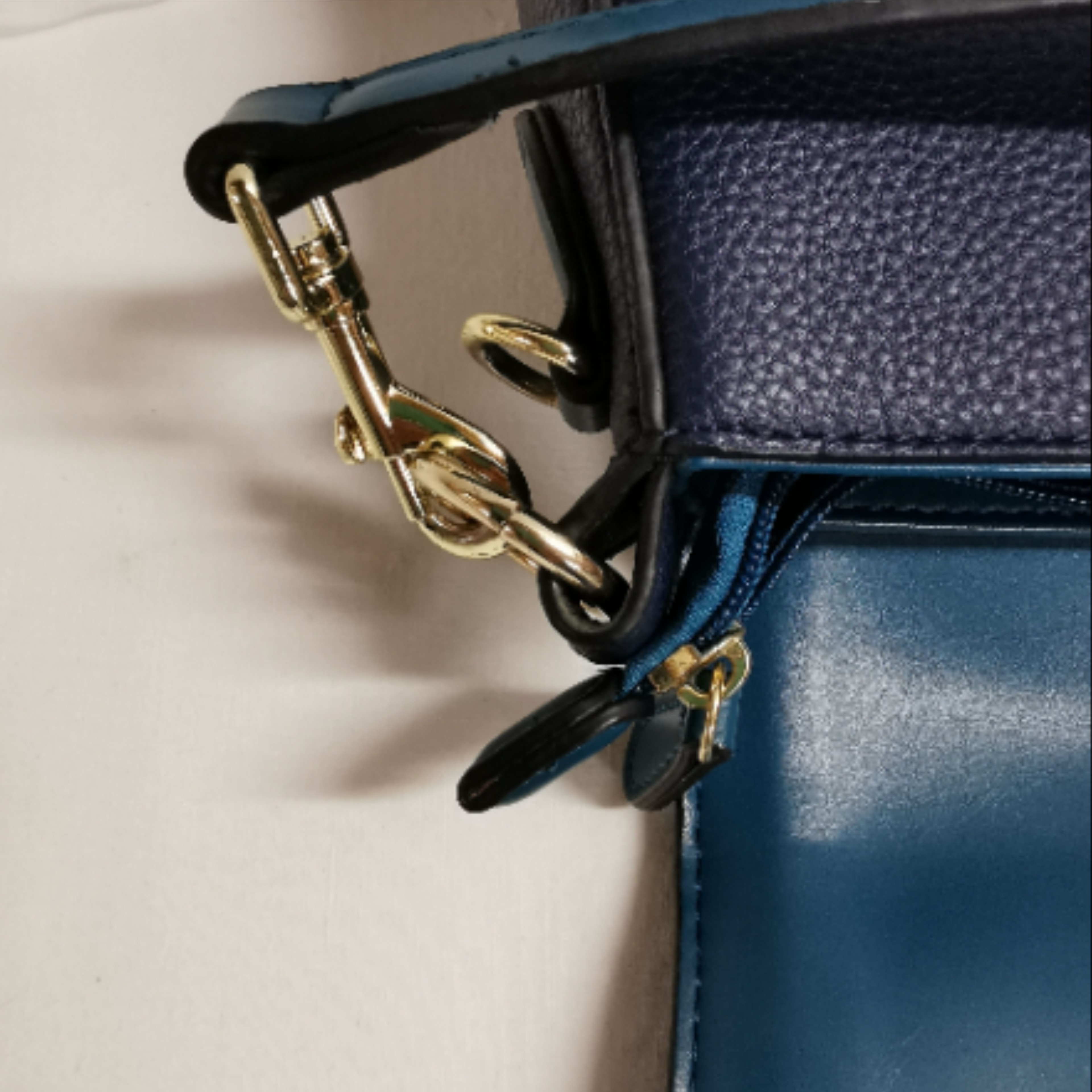 Voir photo 6 de Sac Bandoulière bleu marine .TED LAPIDUS. Sac Bandoulière bleu marine .TED LAPIDUS. Comme neuf - Vue 6 -