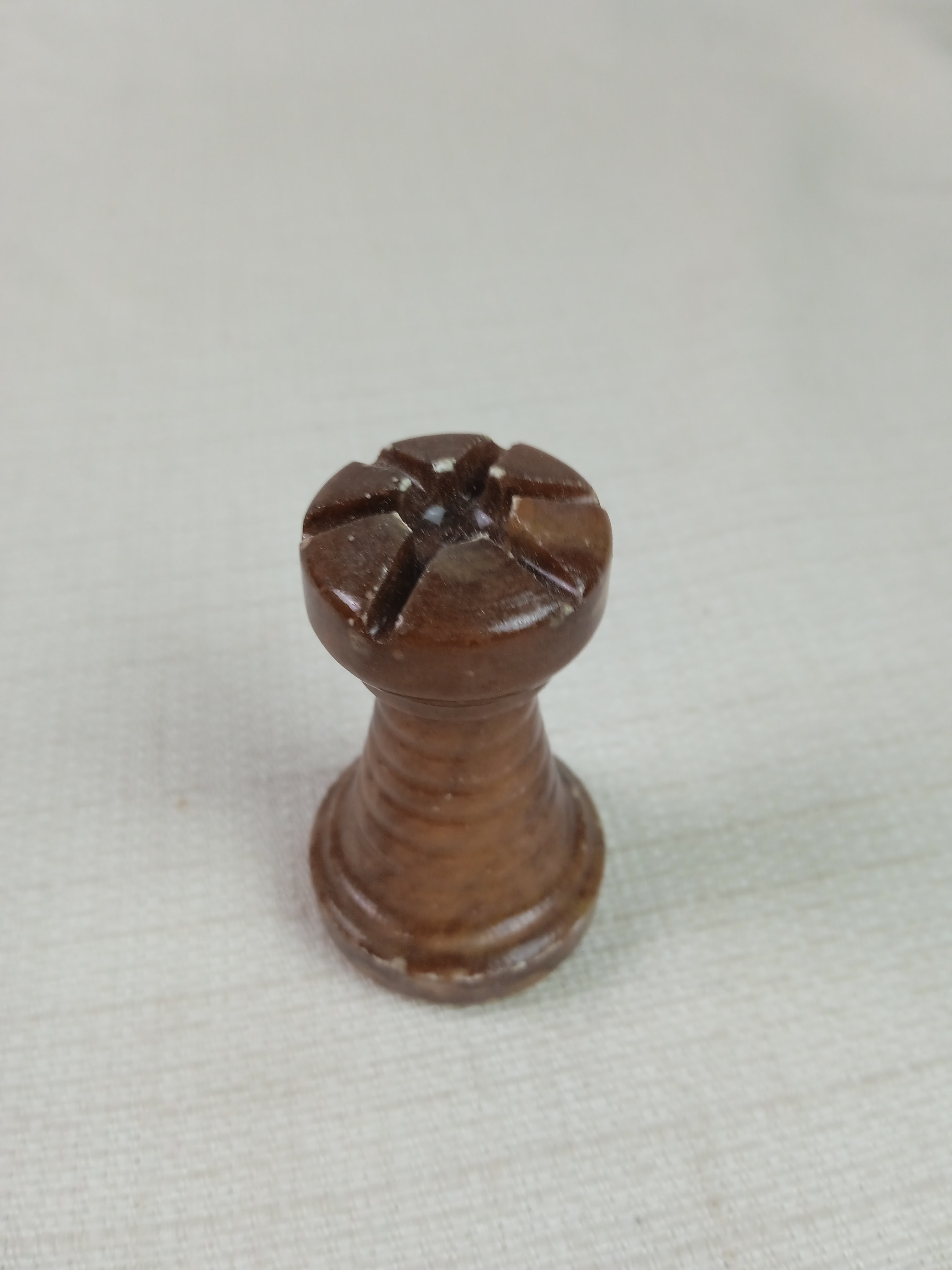 Voir photo 6 de Ensemble de pièces d'échiquier en albâtre de fabrication italienne C a and a Ensemble de pièces d'échiquier en albâtre de fabrication italienne C a and a Bon état - Vue 6 -