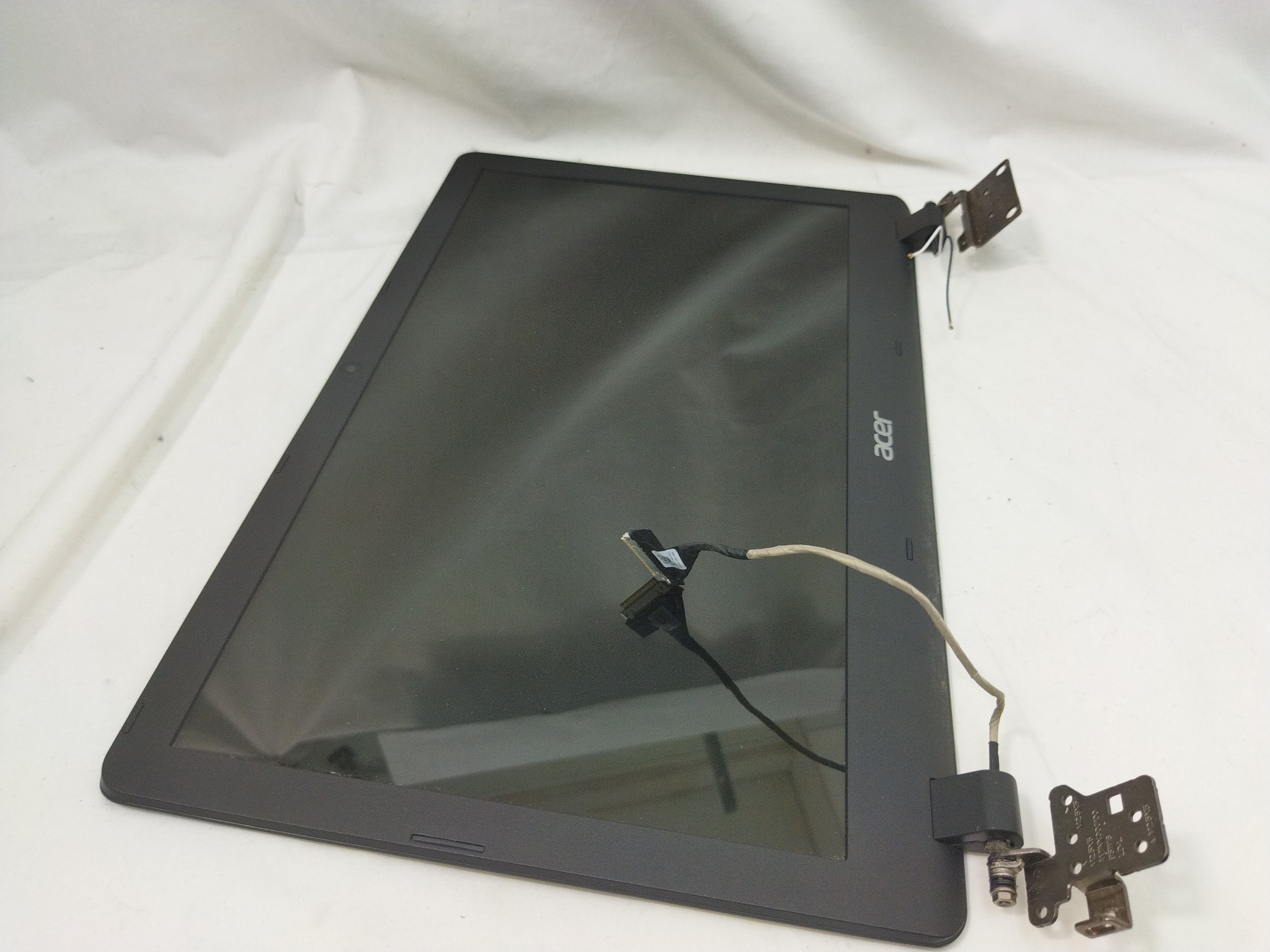Voir photo 3 de Dalle/Écran de remplacement ACER Aspire 15.6 pouces ES1-523/524 Séries Modèle: N16C2 en très bon état Dalle/Écran de remplacement ACER Aspire 15.6 pouces ES1-523/524 Séries Modèle: N16C2 en très bon état Très bon état - Vue 3 -