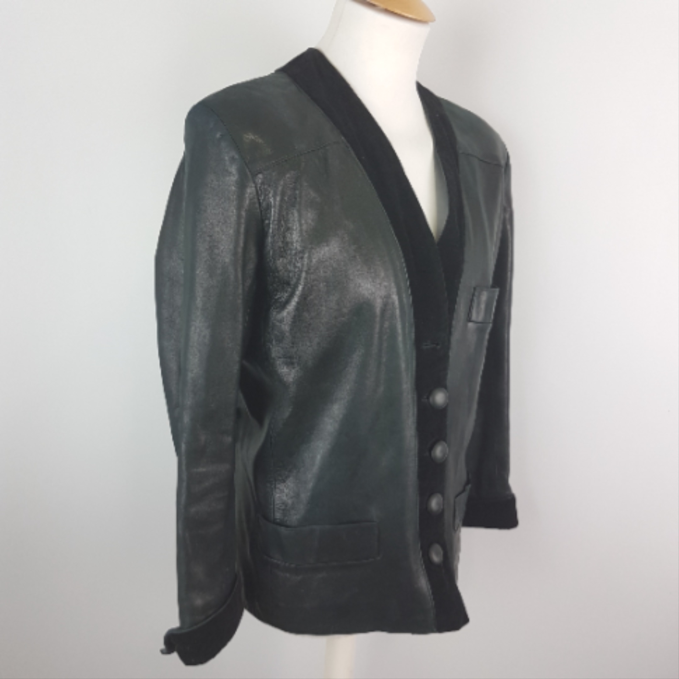 Voir photo 4 de Veste en Cuir - Saint Laurent - 42 Veste en Cuir - Saint Laurent - 42 Bon état - Vue 4 -